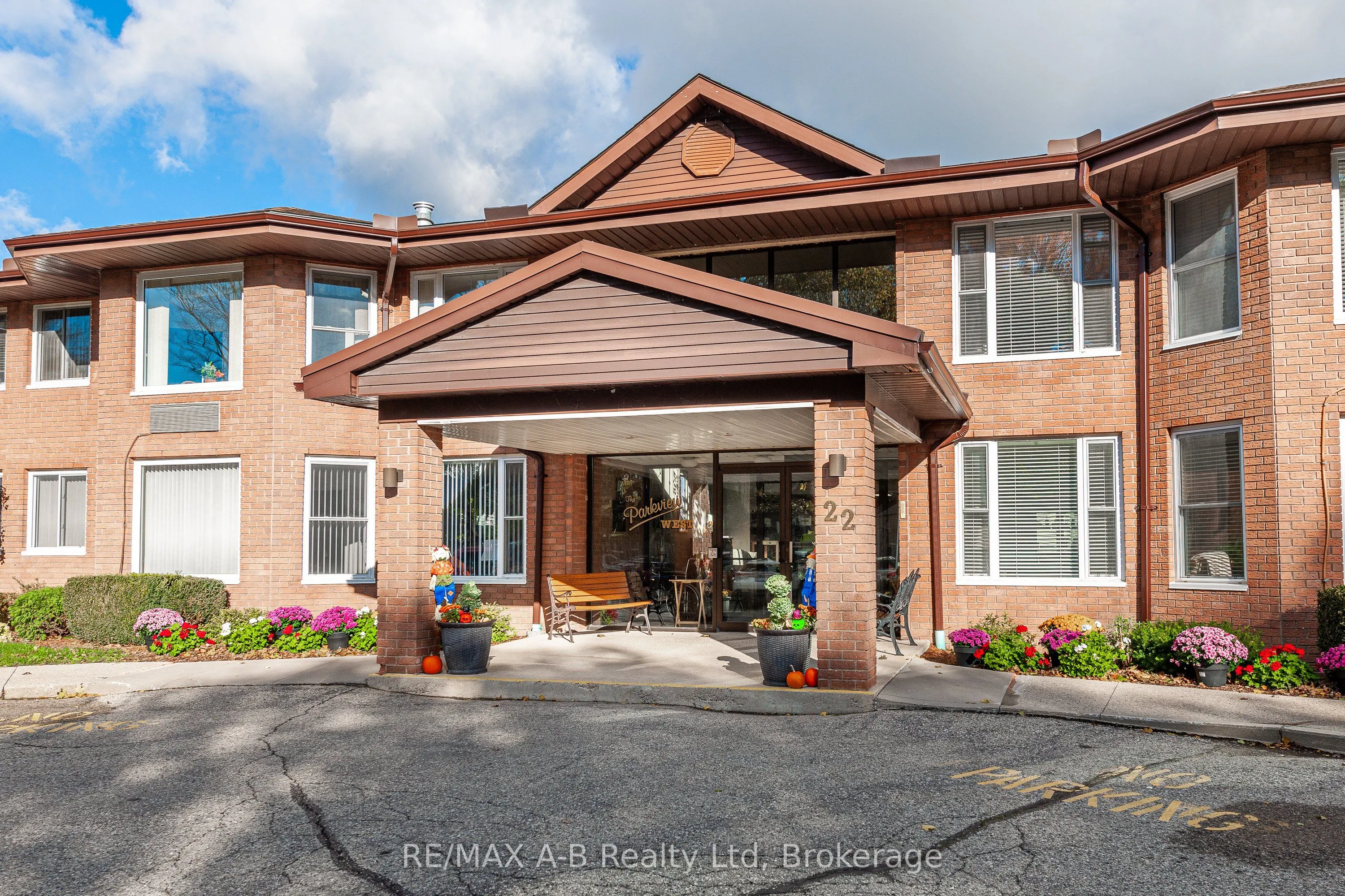 22 ST. ANDREW Street N, #104