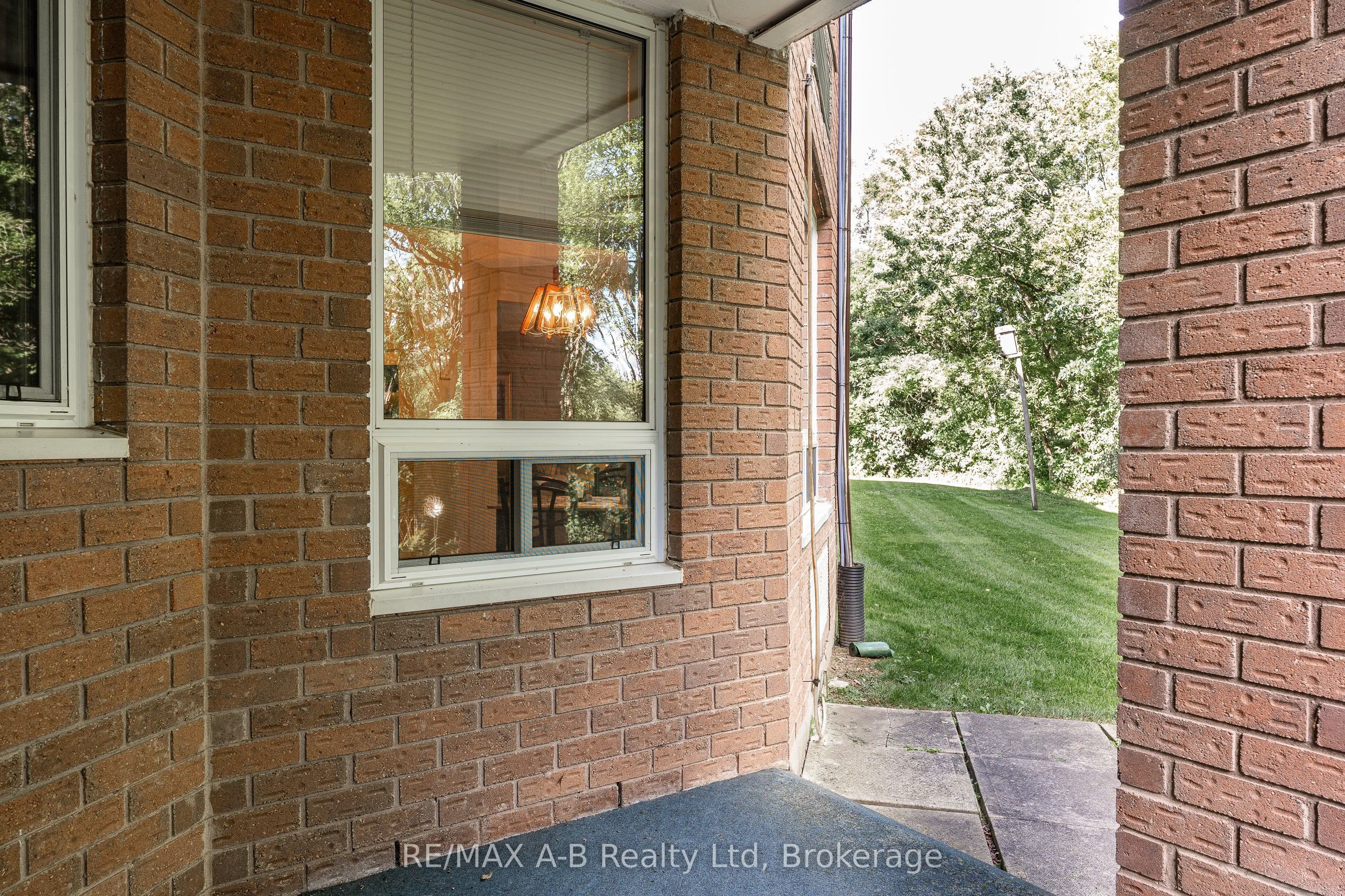 22 ST. ANDREW Street N, #104