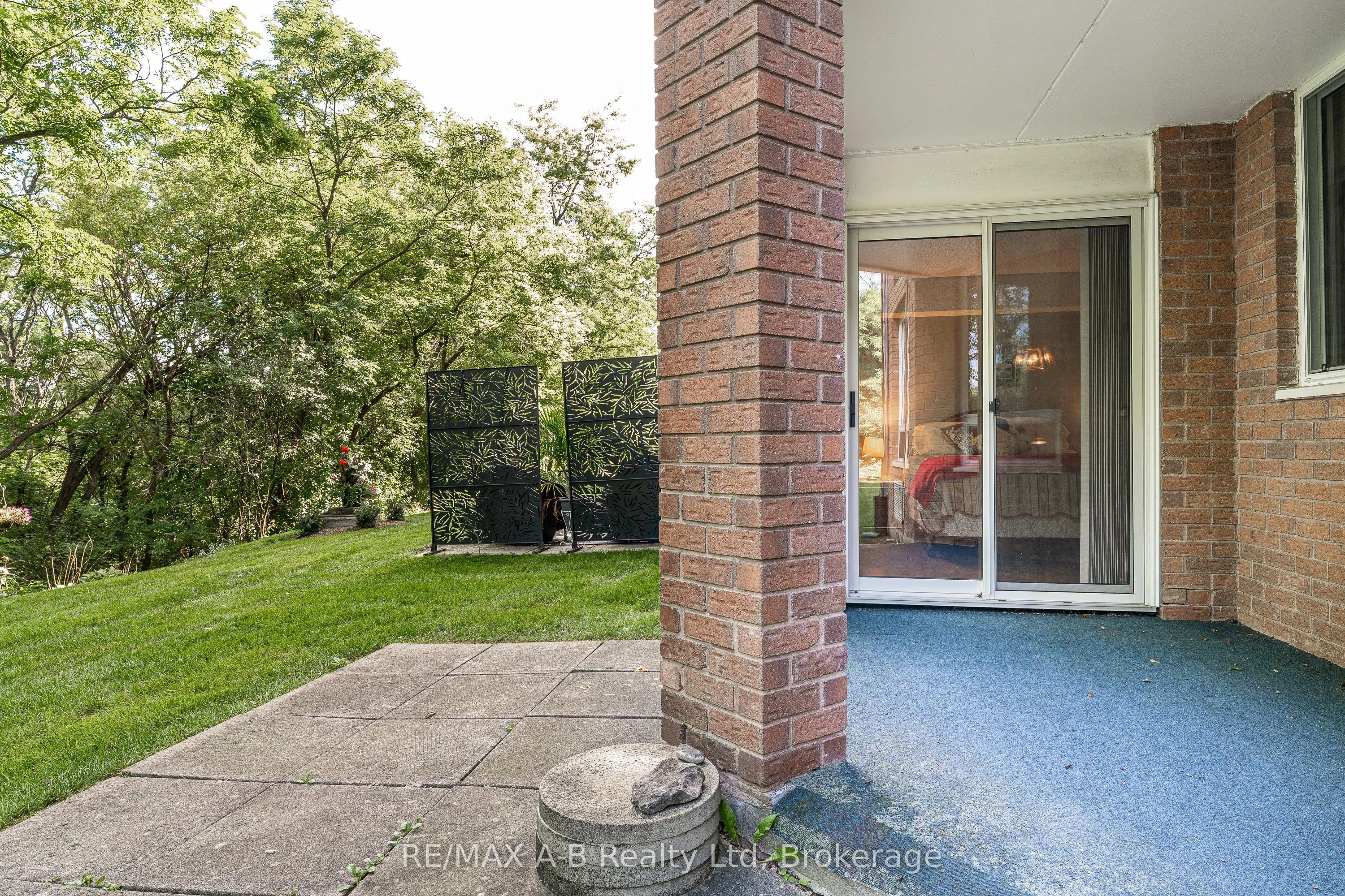 22 ST. ANDREW Street N, #104