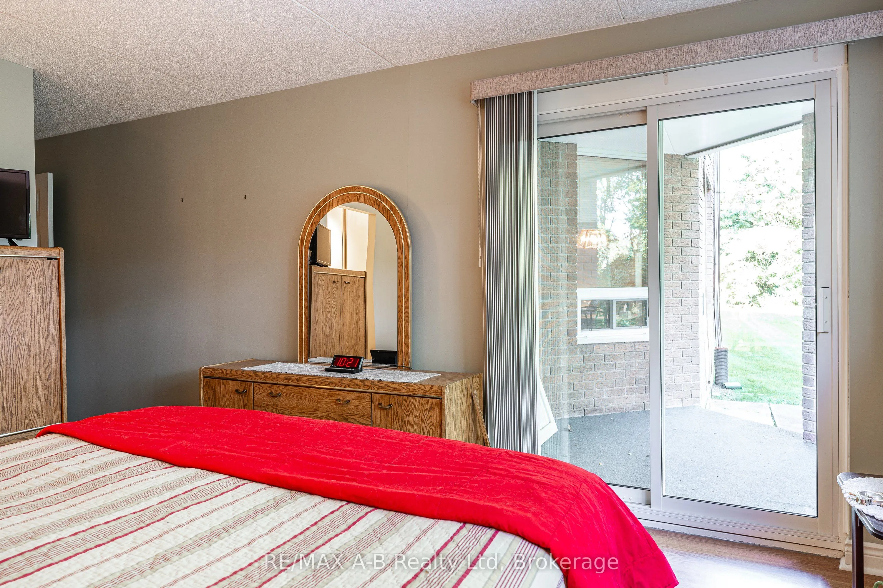 22 ST. ANDREW Street N, #104