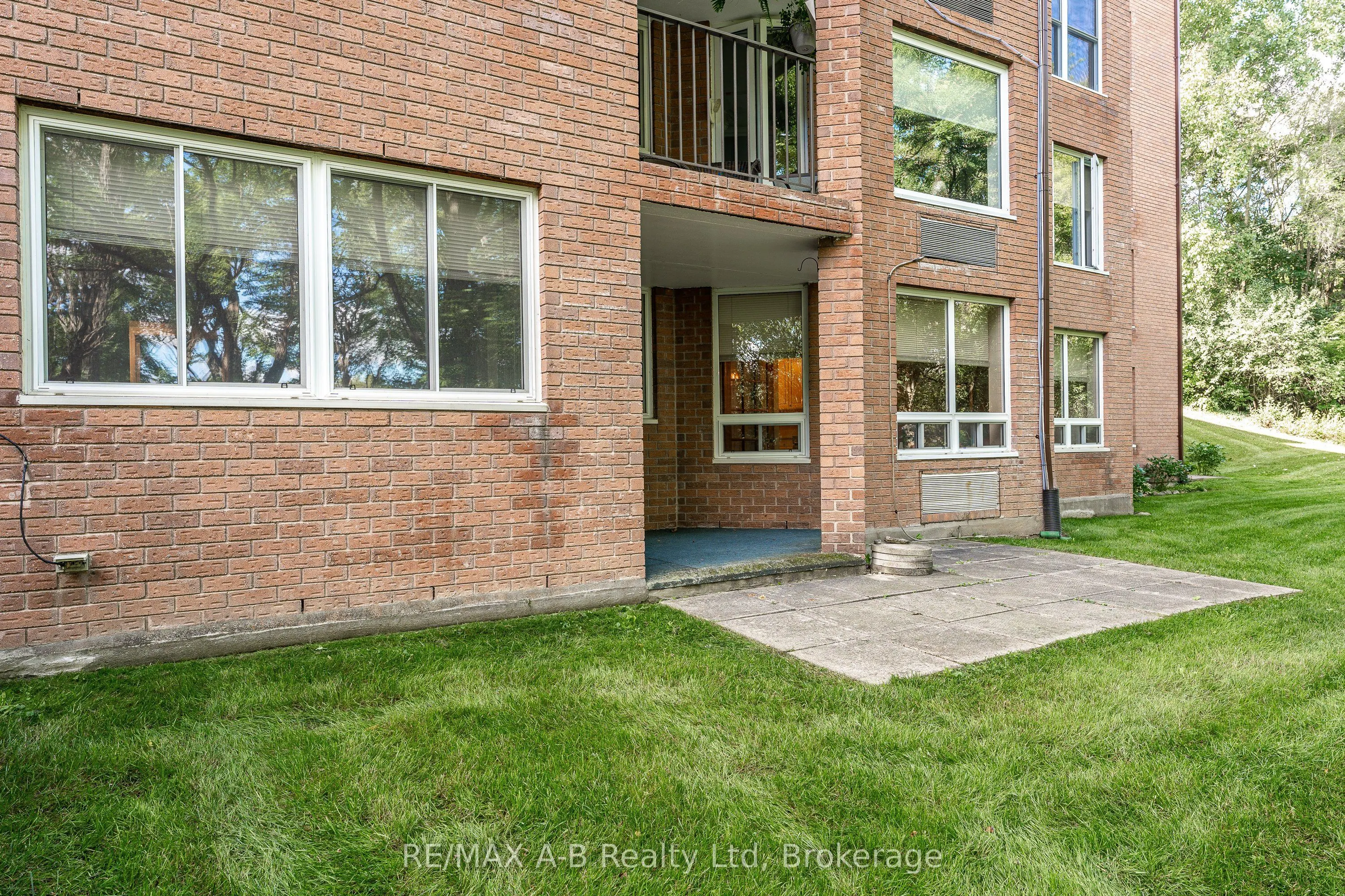 22 ST. ANDREW Street N, #104