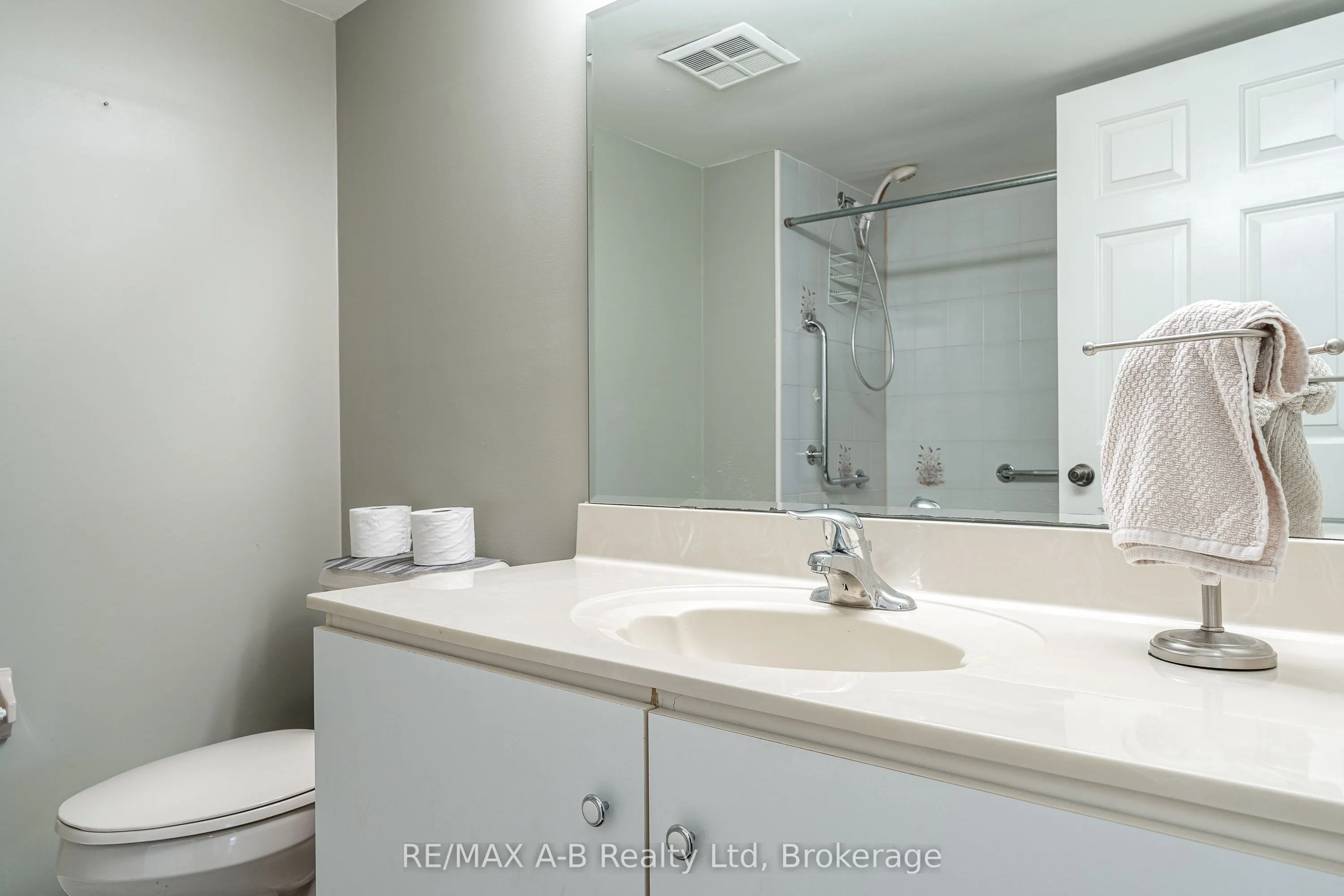 22 ST. ANDREW Street N, #104