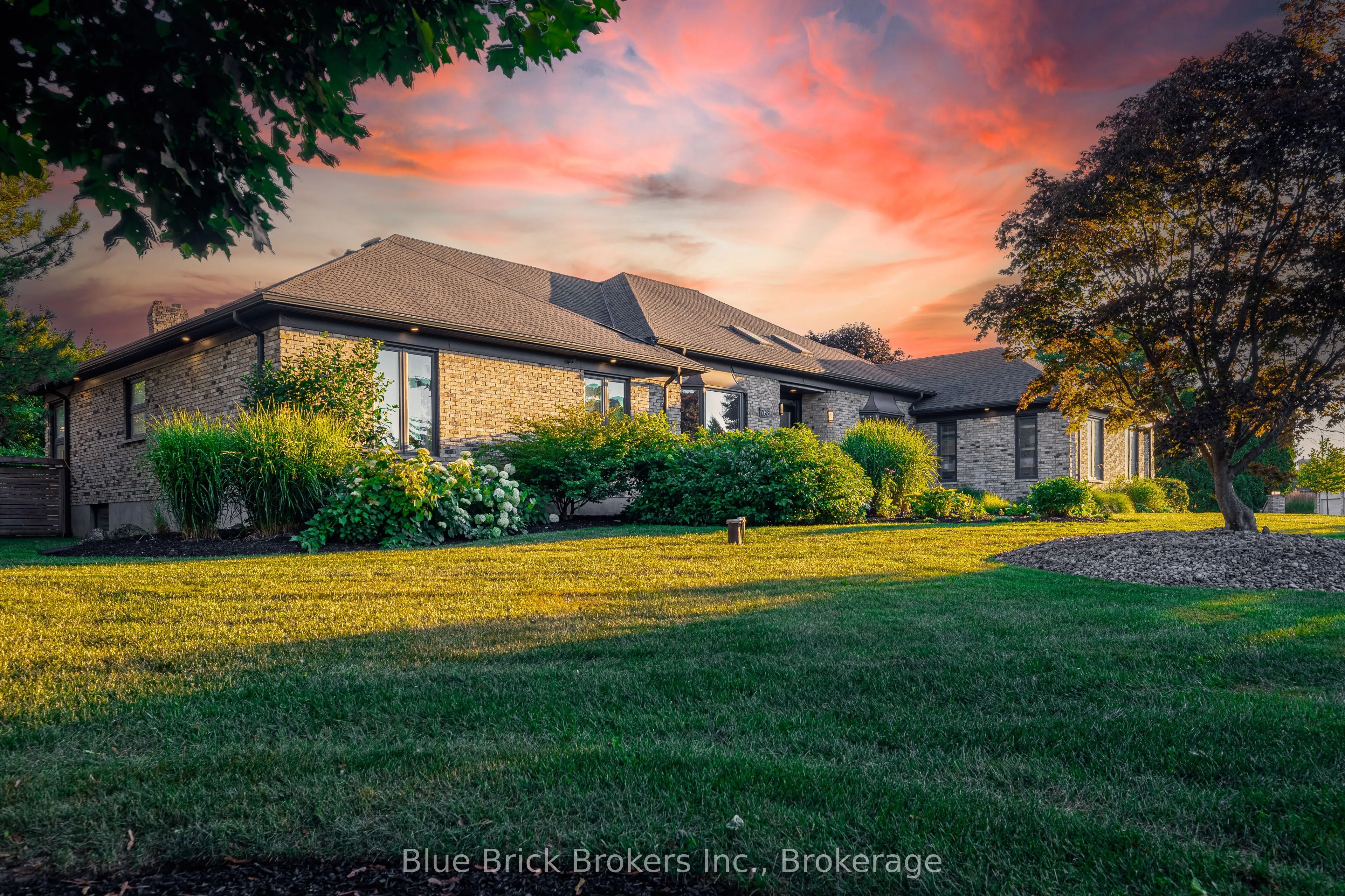 768 FRANKLINWAY Crescent