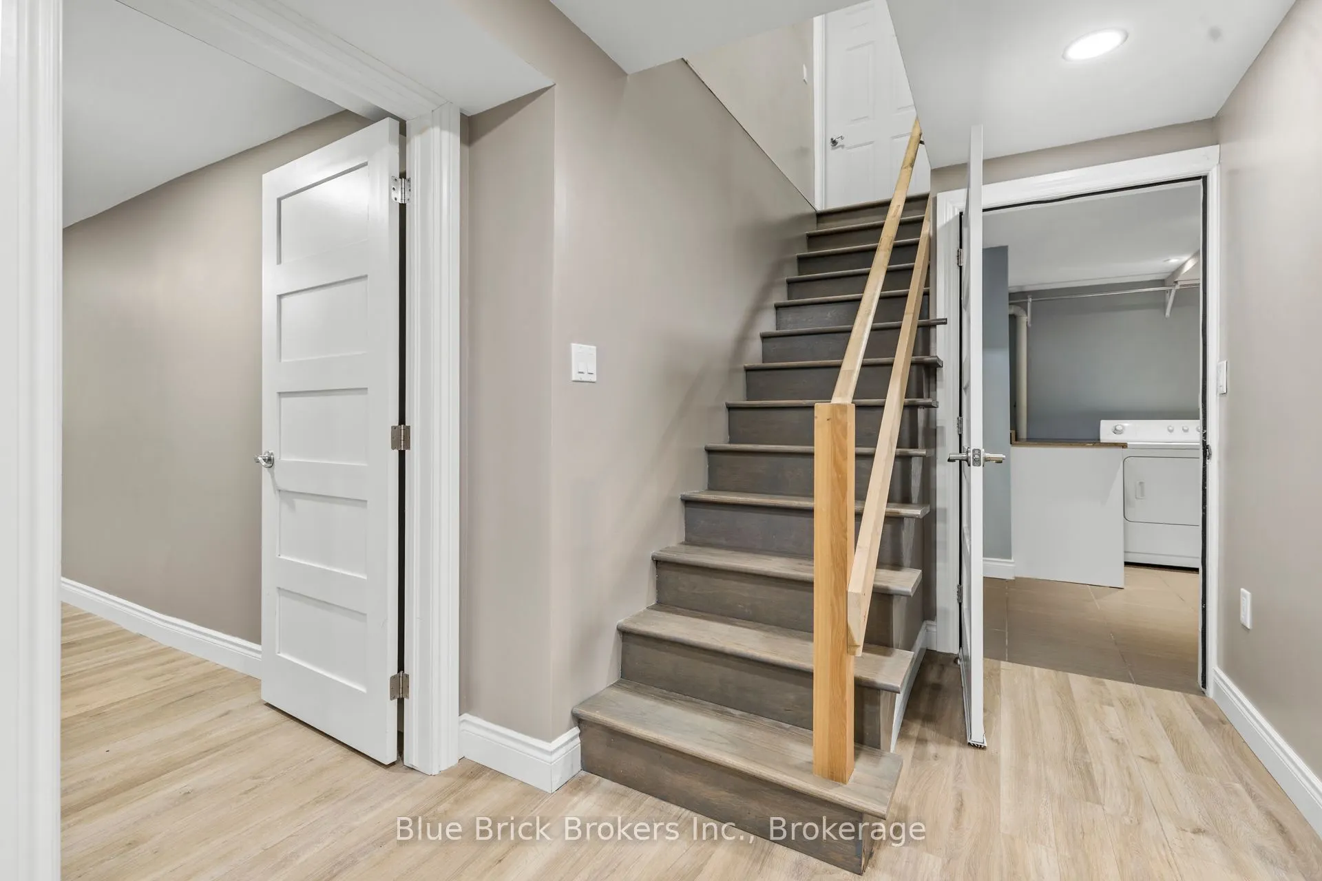768 FRANKLINWAY Crescent