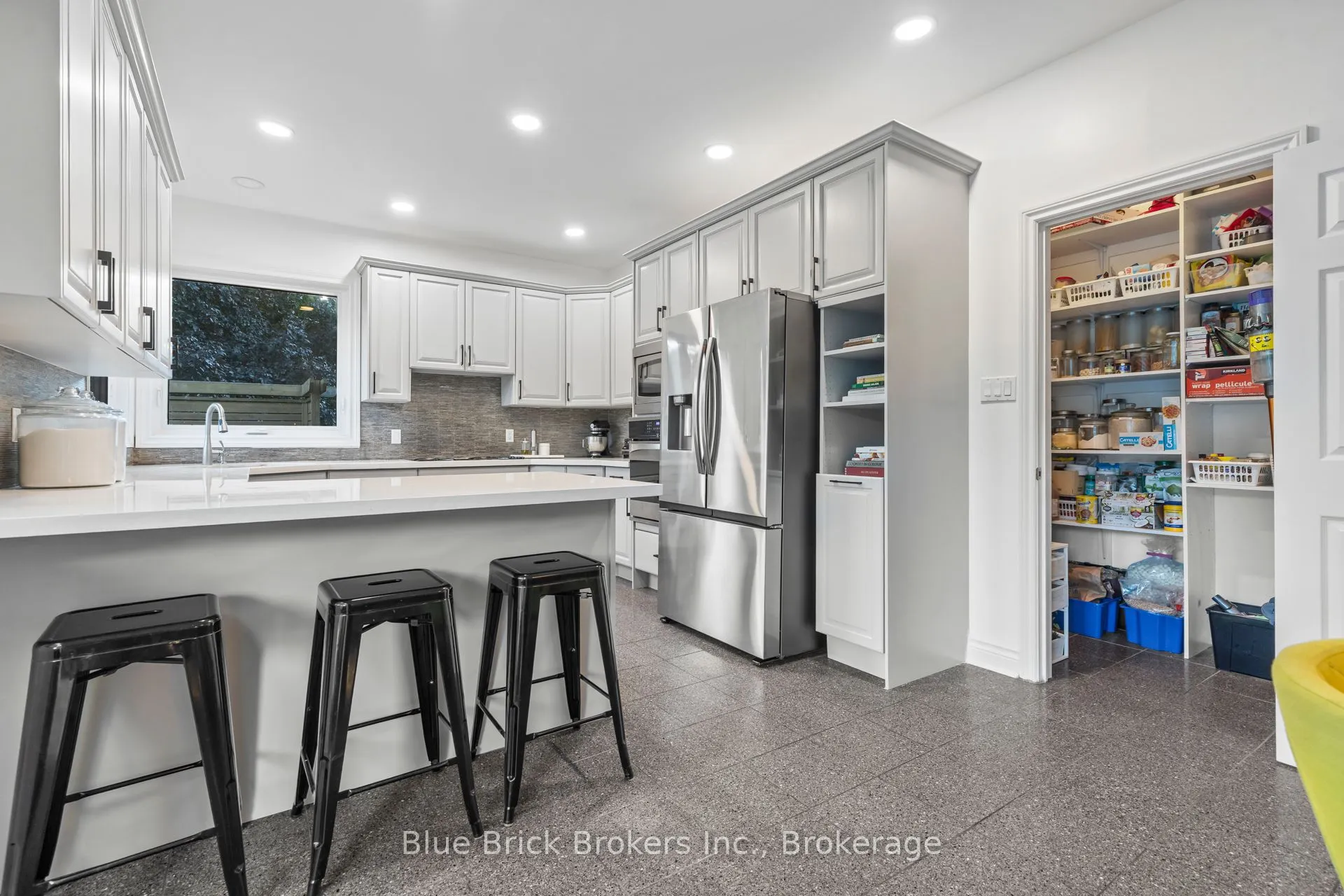 768 FRANKLINWAY Crescent
