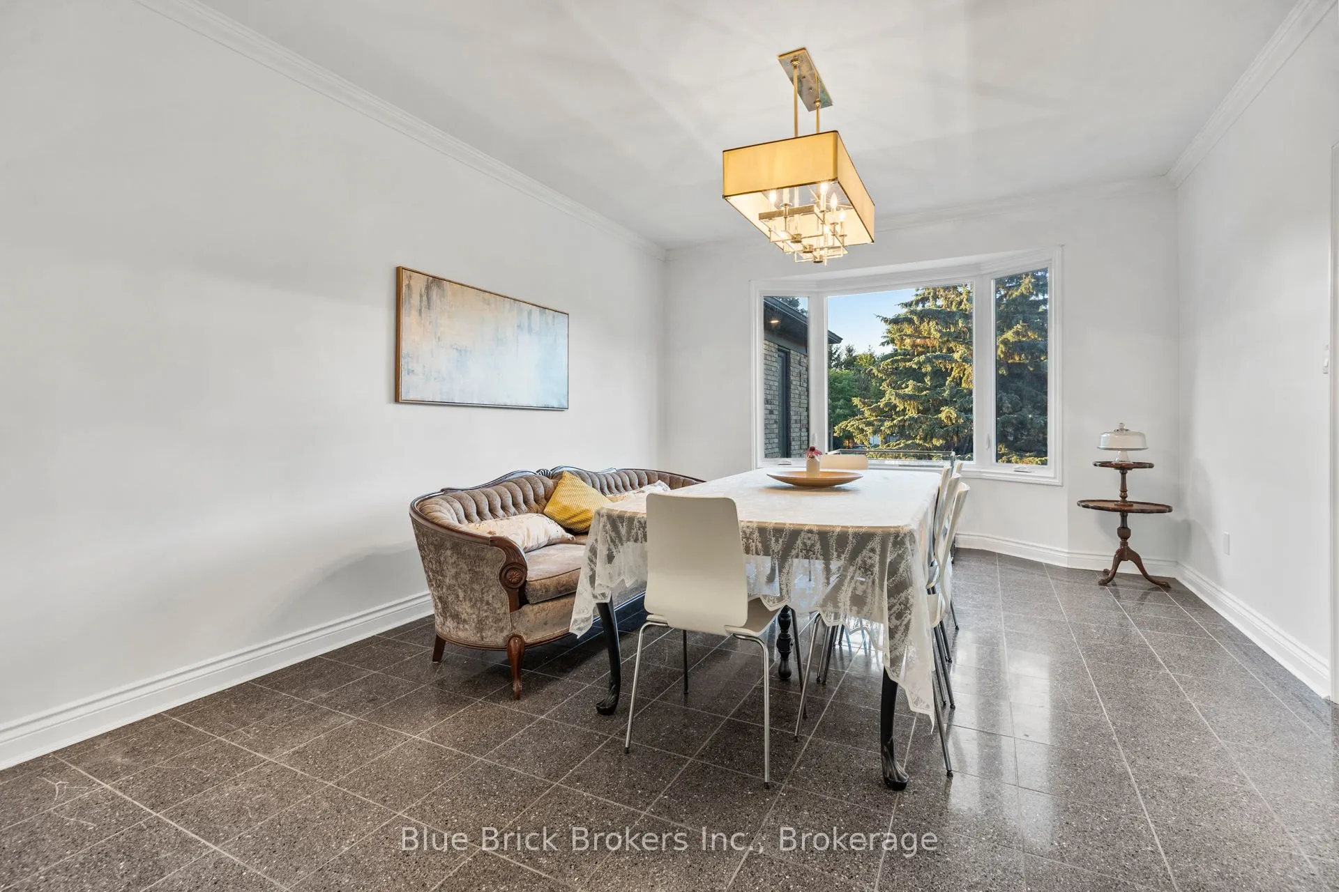 768 FRANKLINWAY Crescent