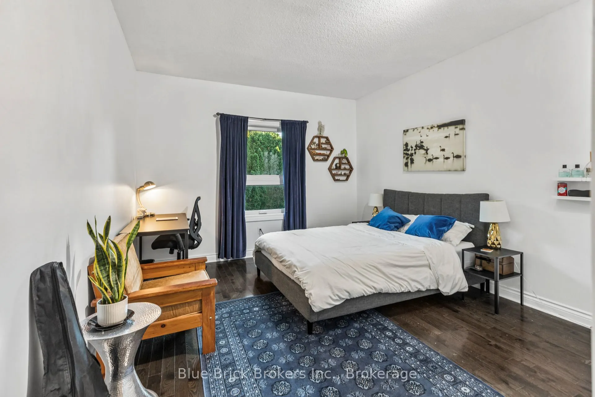768 FRANKLINWAY Crescent