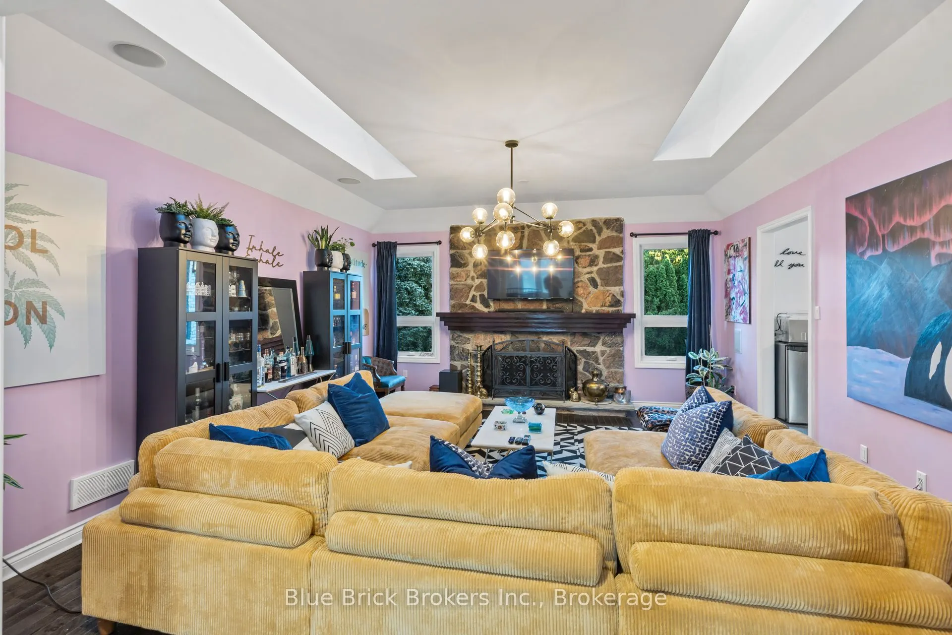 768 FRANKLINWAY Crescent