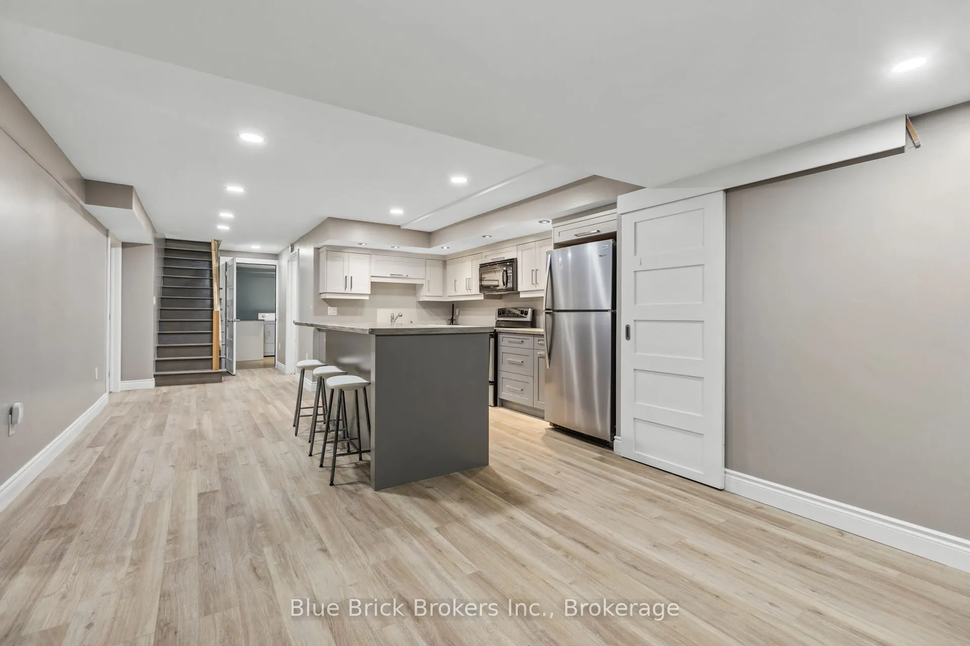 768 FRANKLINWAY Crescent