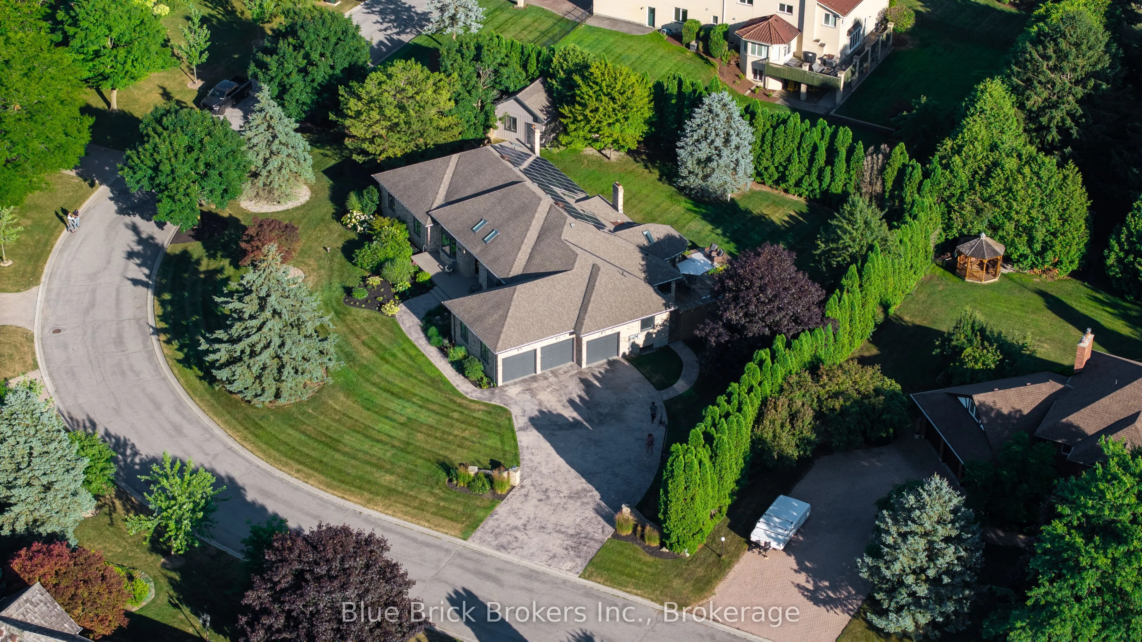 768 FRANKLINWAY Crescent