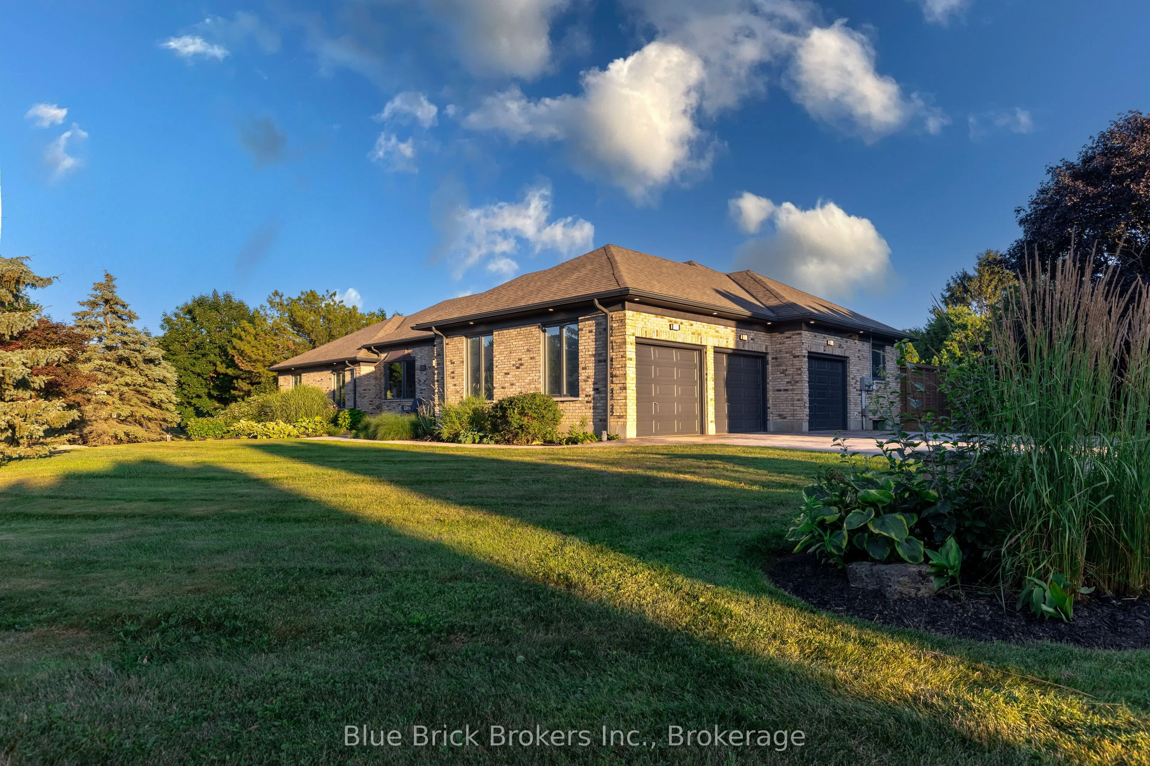768 FRANKLINWAY Crescent