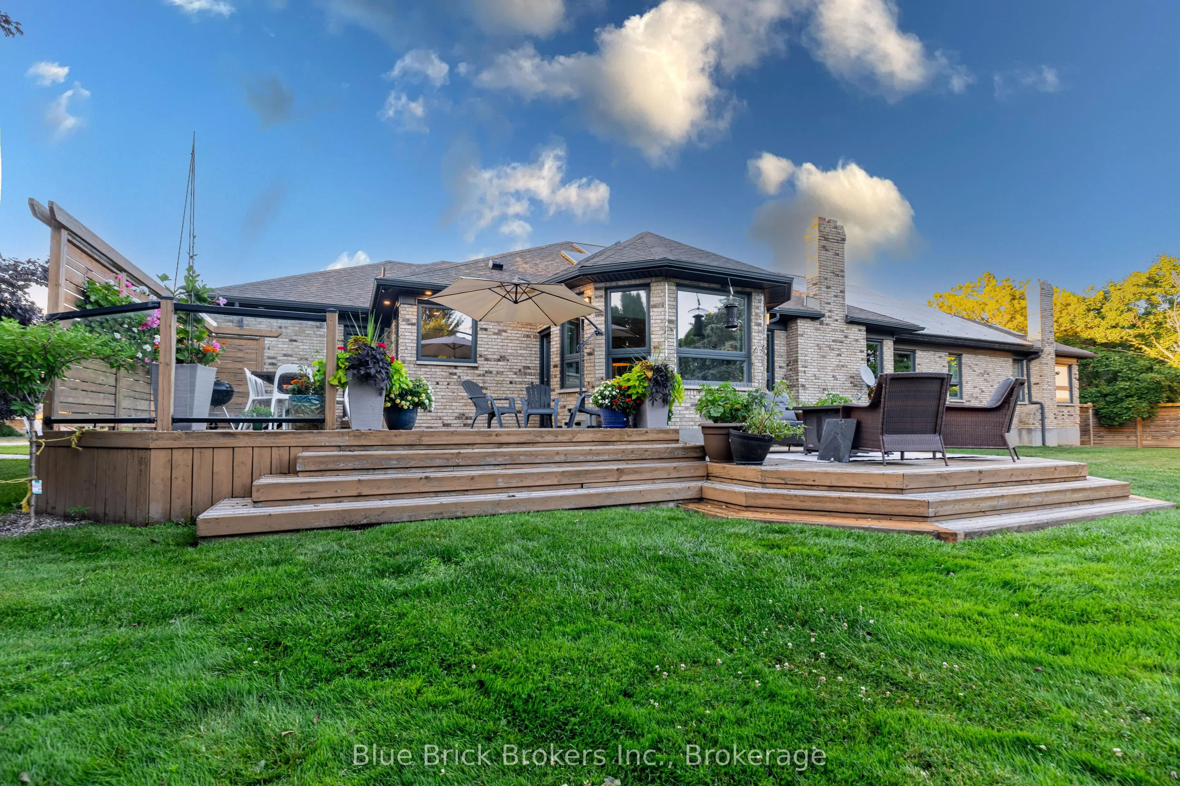 768 FRANKLINWAY Crescent