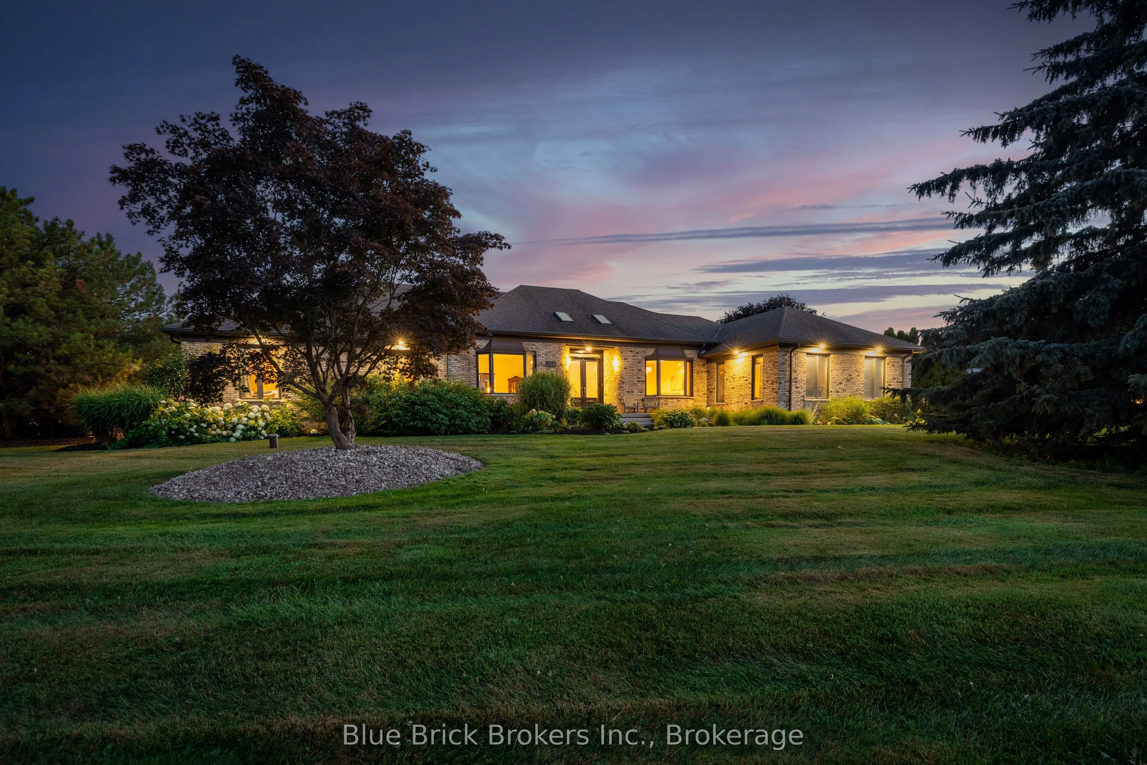 768 FRANKLINWAY Crescent