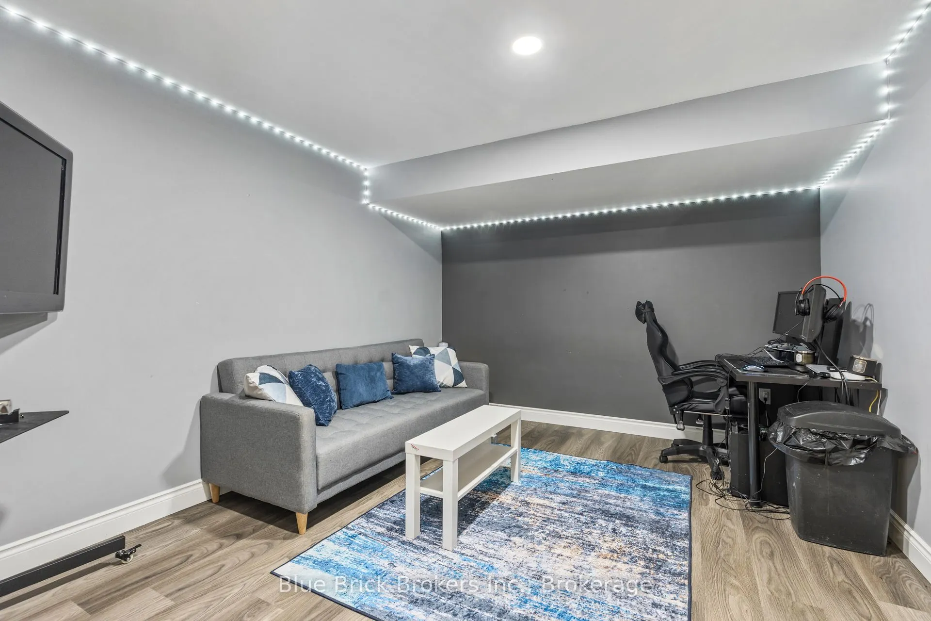 768 FRANKLINWAY Crescent