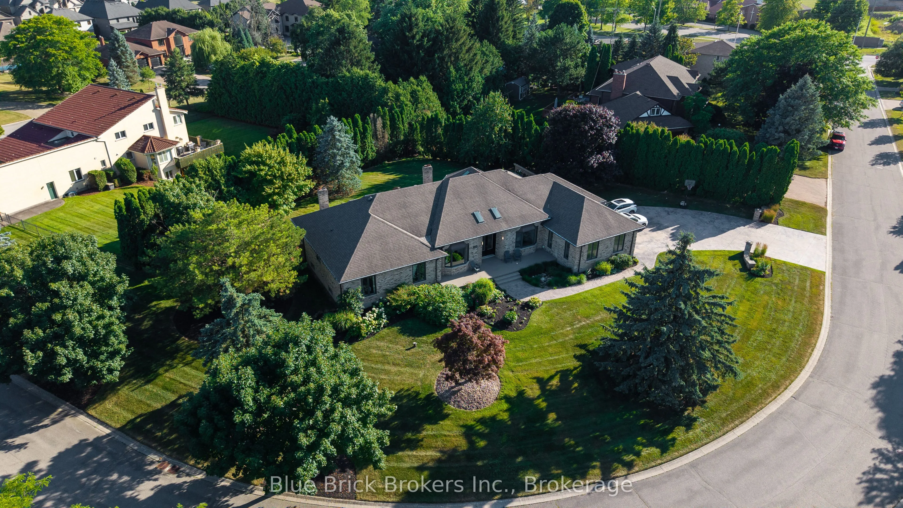 768 FRANKLINWAY Crescent