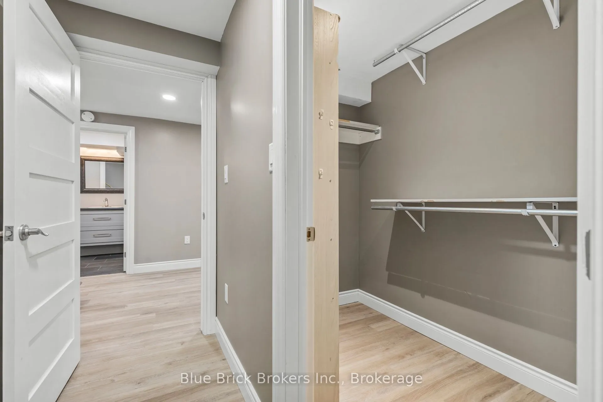 768 FRANKLINWAY Crescent