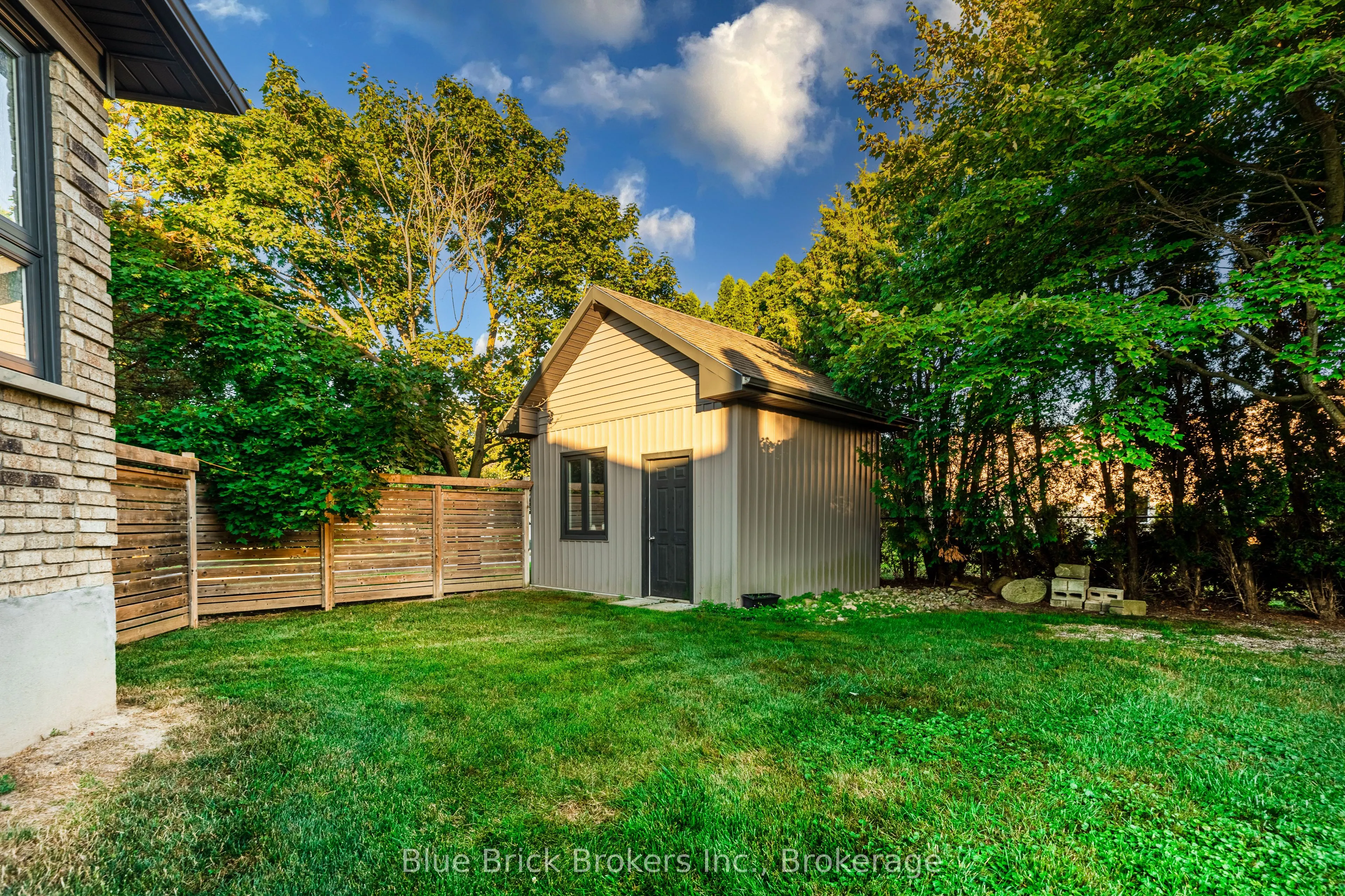 768 FRANKLINWAY Crescent