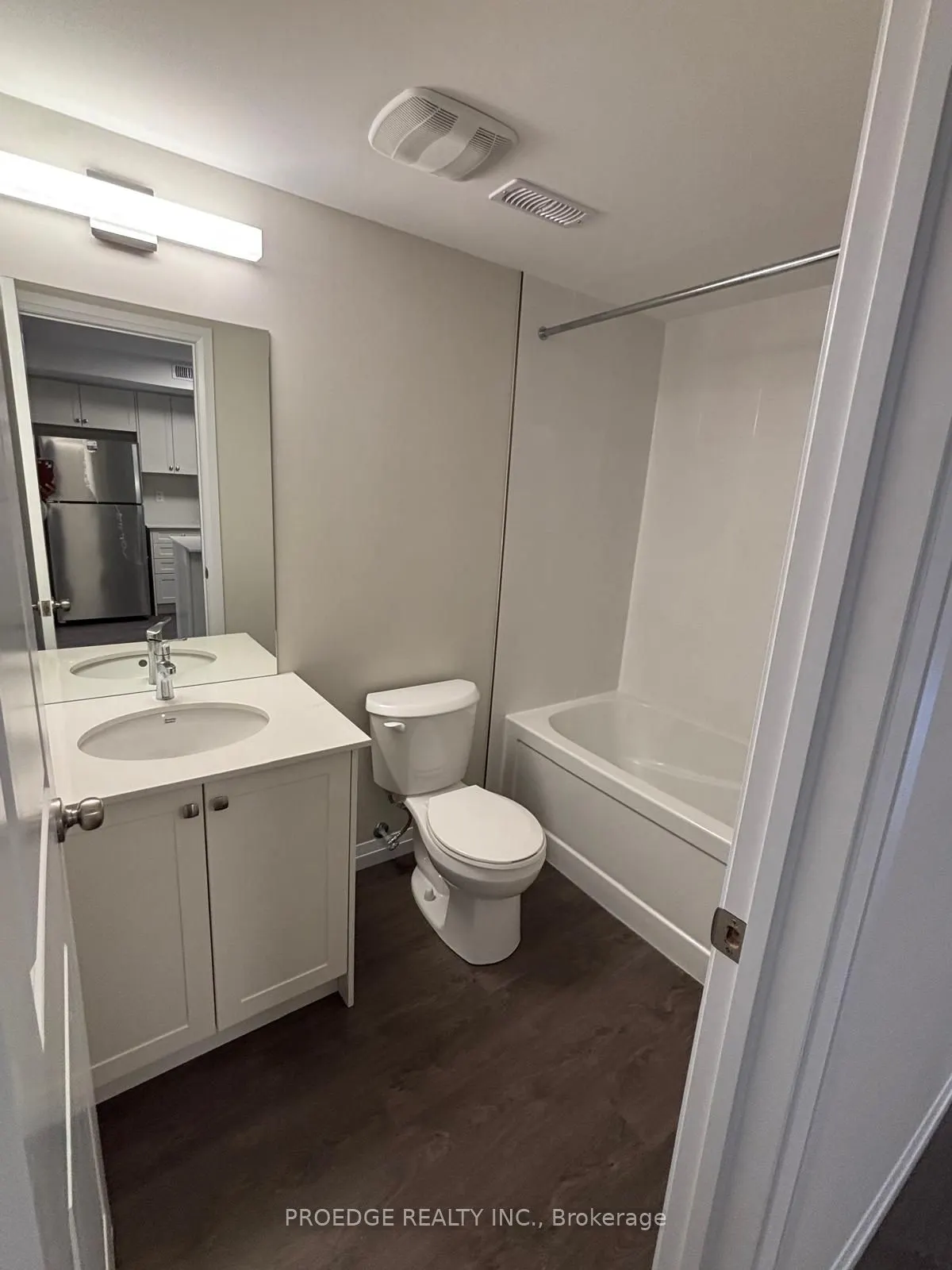 410 Northfield Drive W, #D7
