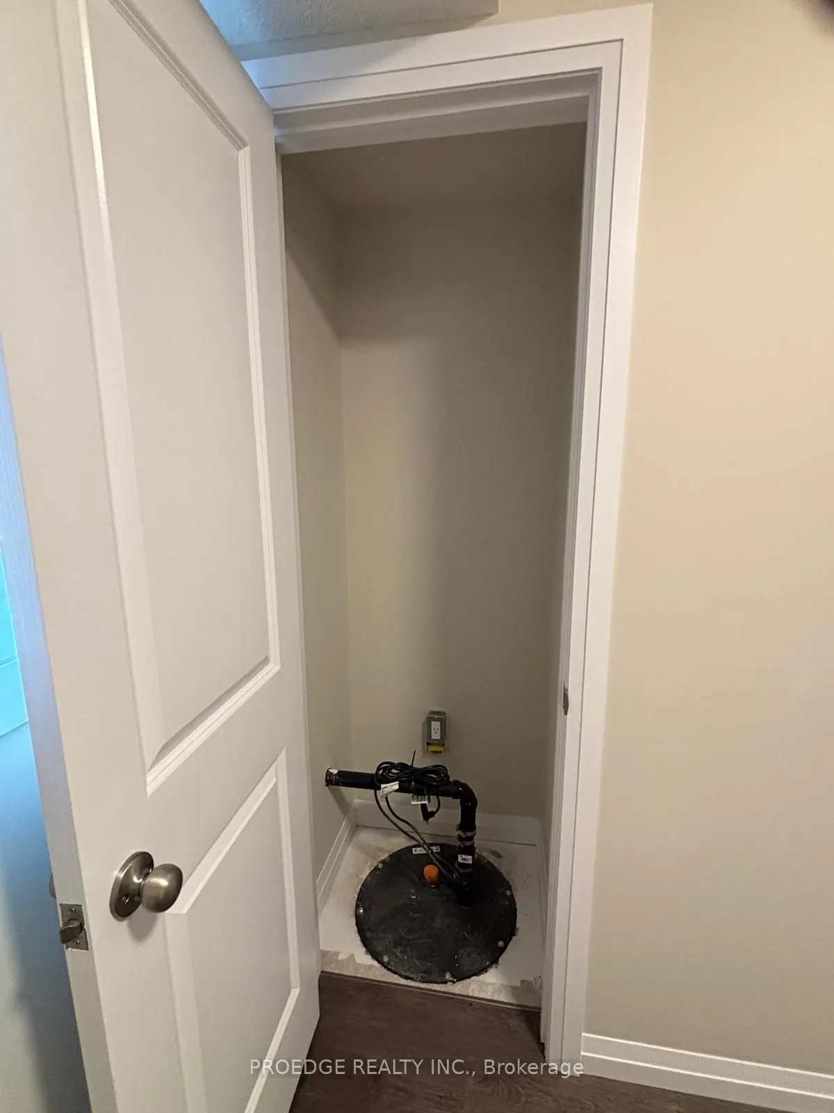 410 Northfield Drive W, #D7