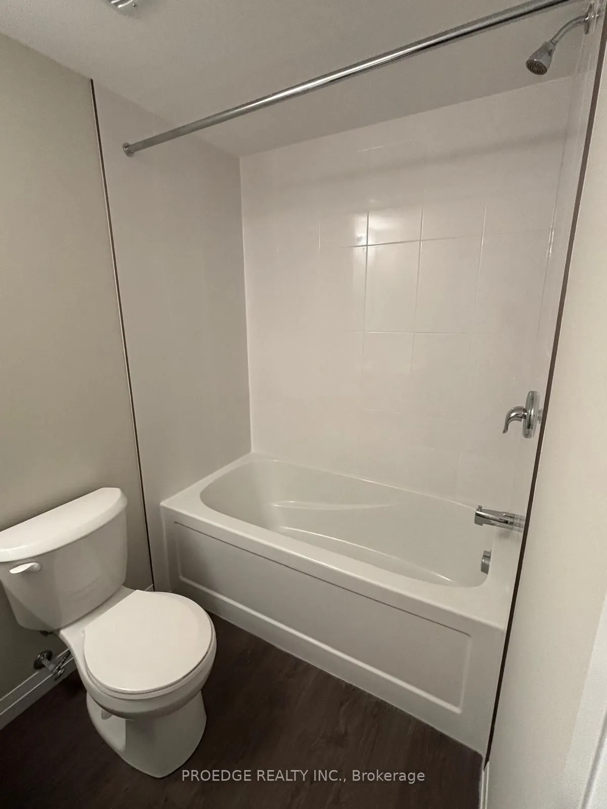 410 Northfield Drive W, #D7