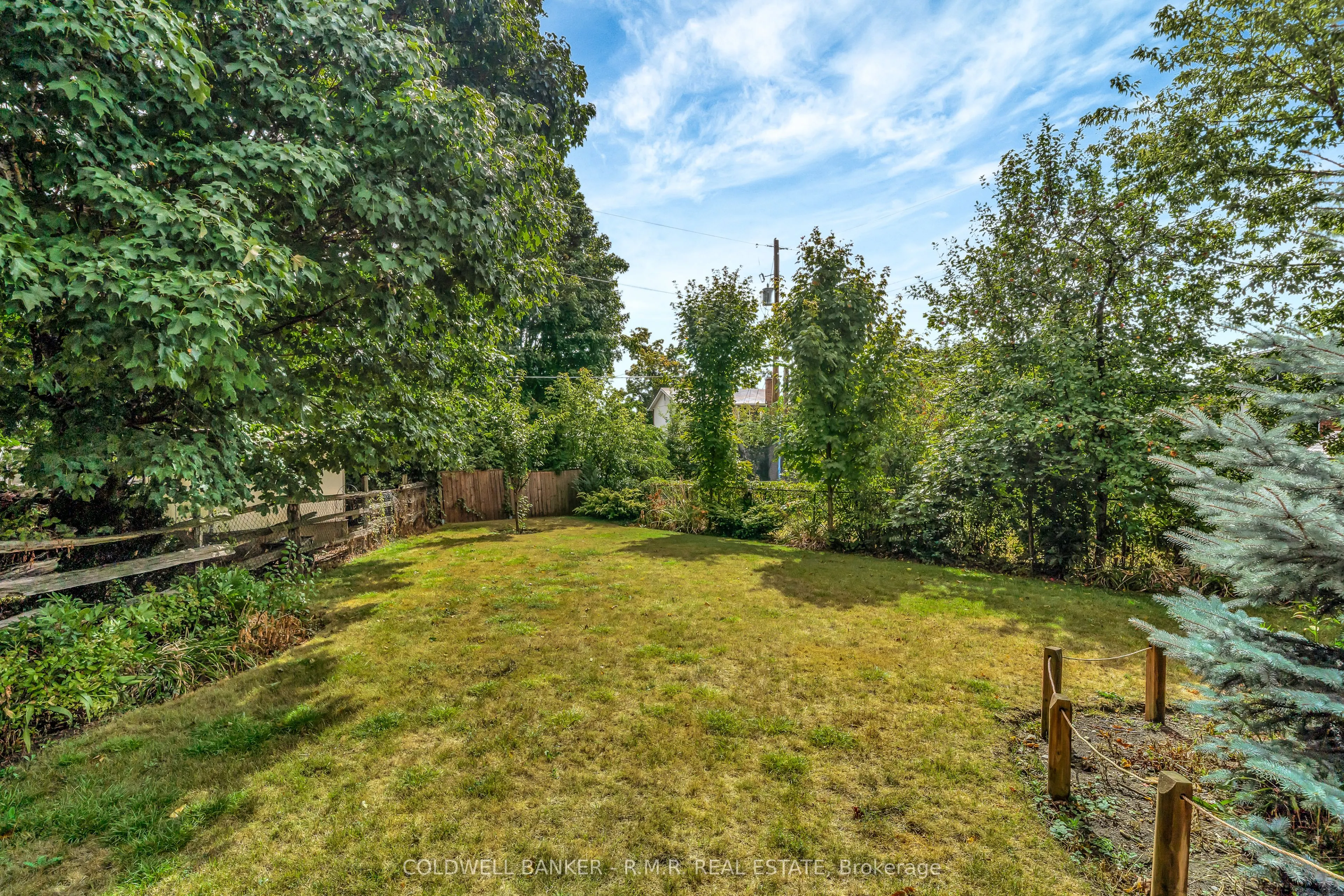 16 Wood Court