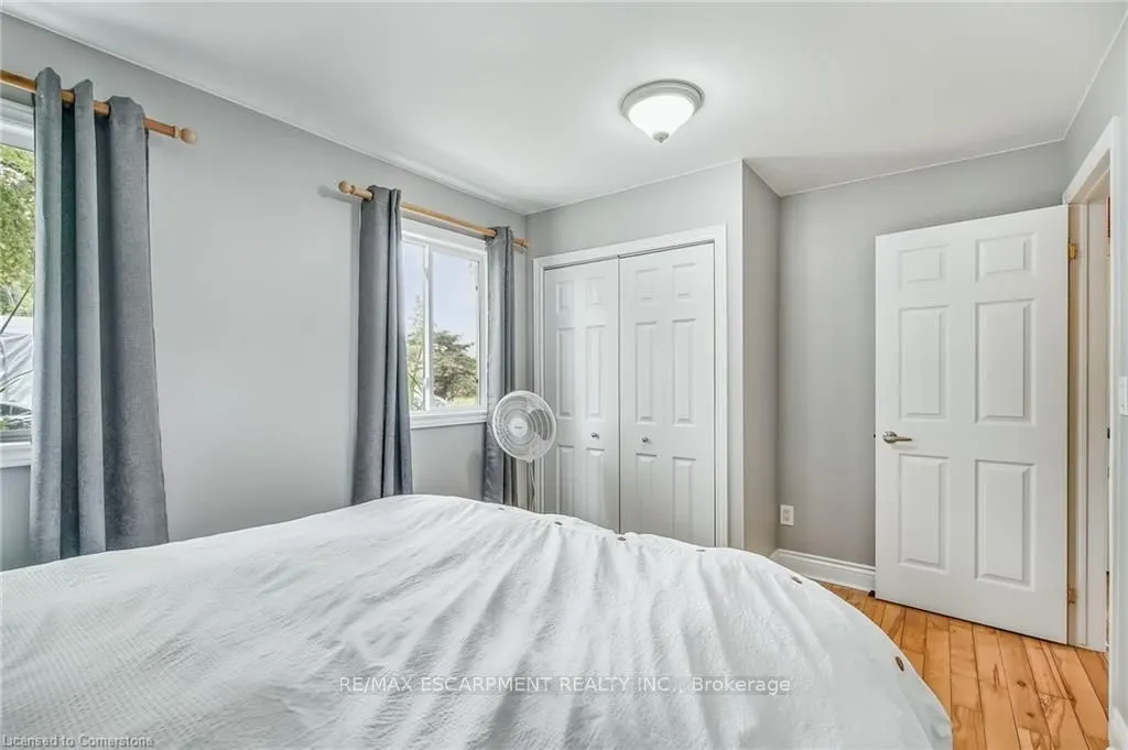 8 Beach Road