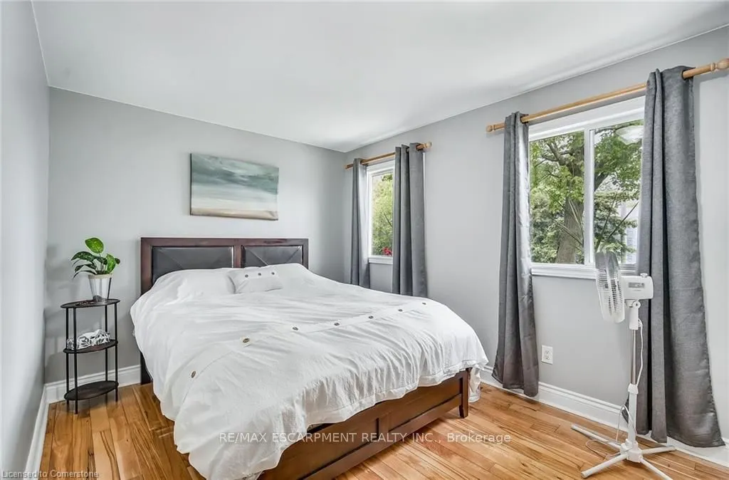8 Beach Road