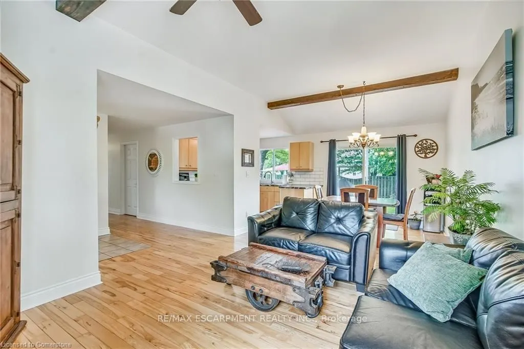 8 Beach Road