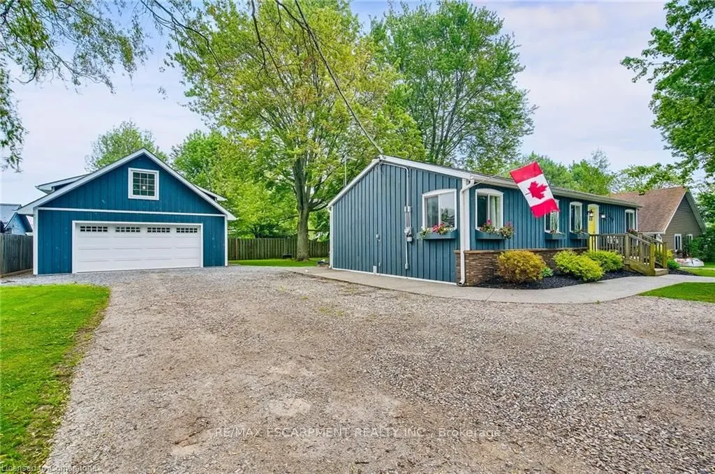 8 Beach Road