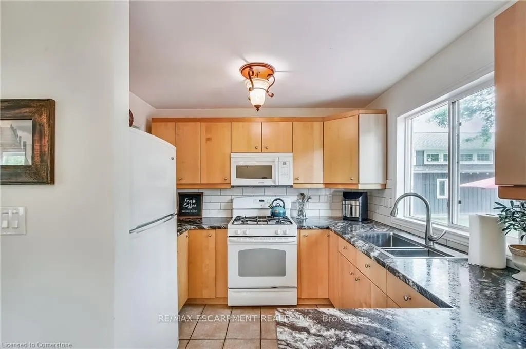 8 Beach Road