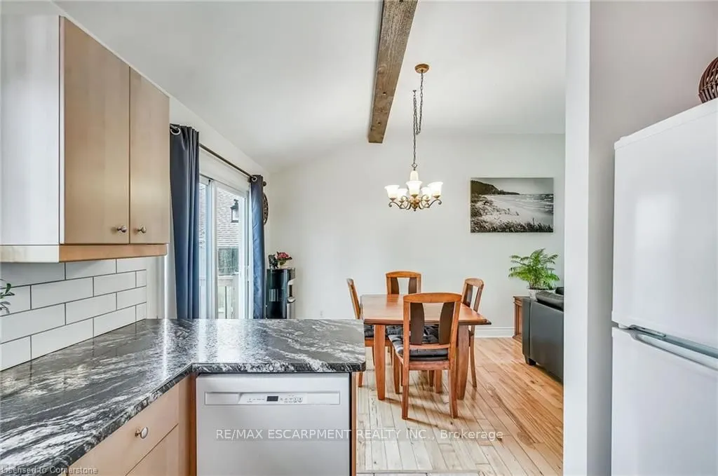 8 Beach Road