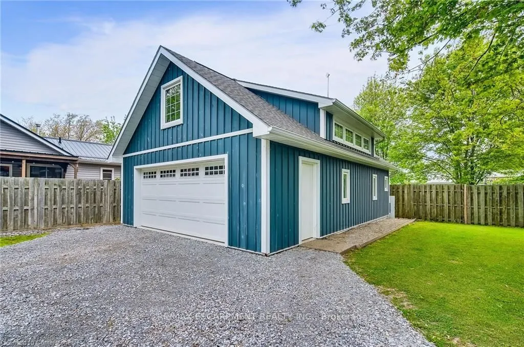 8 Beach Road