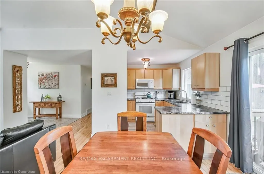 8 Beach Road