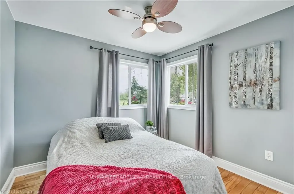 8 Beach Road