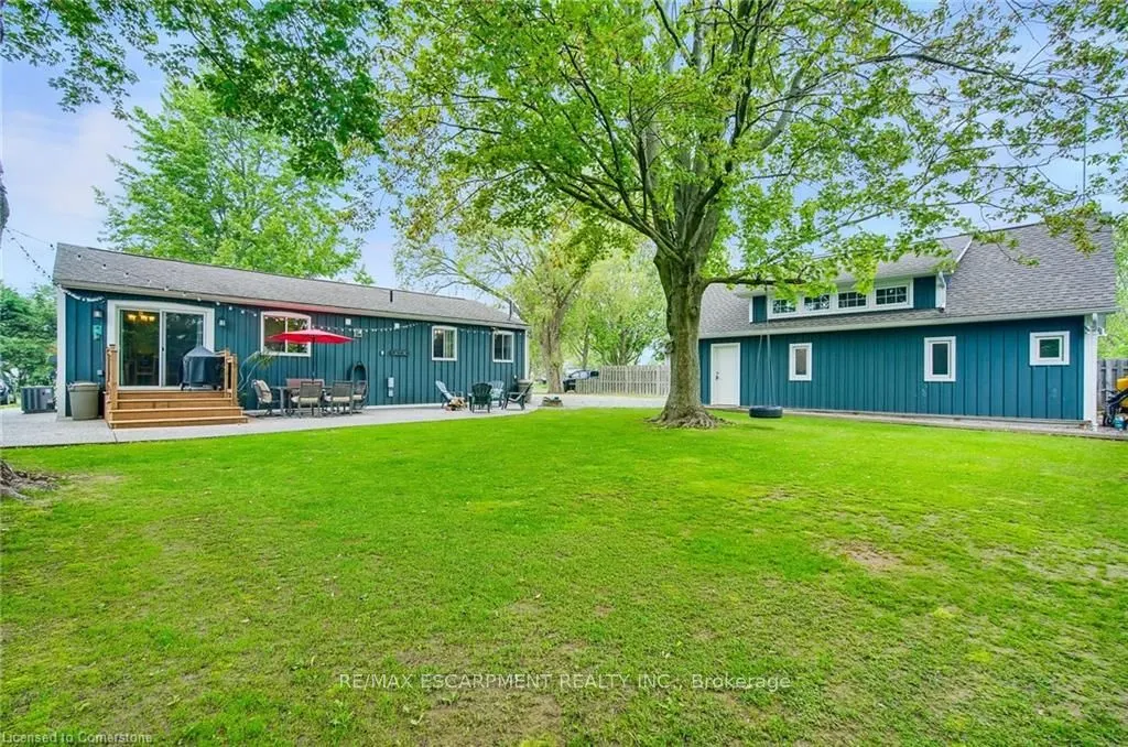 8 Beach Road