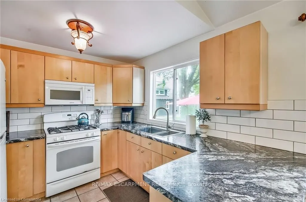 8 Beach Road