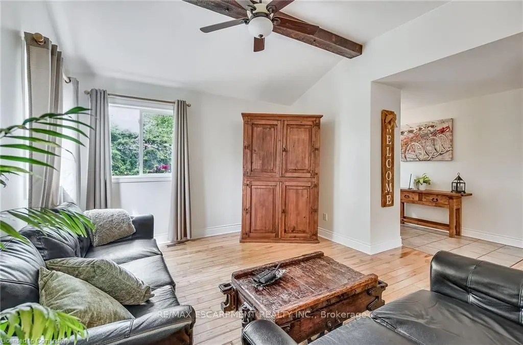 8 Beach Road