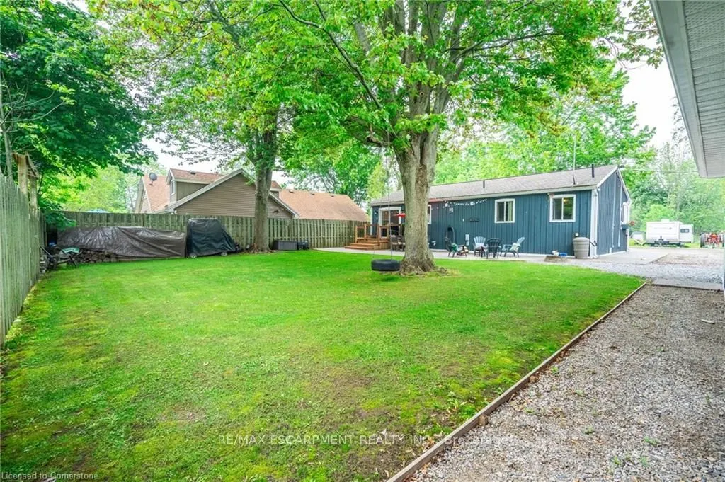 8 Beach Road