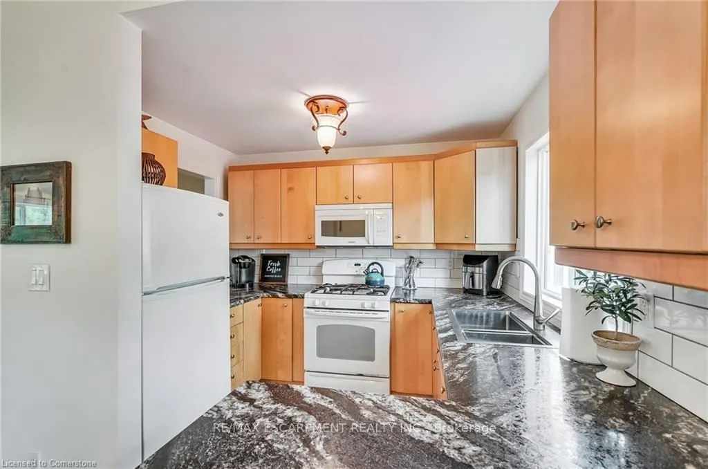 8 Beach Road