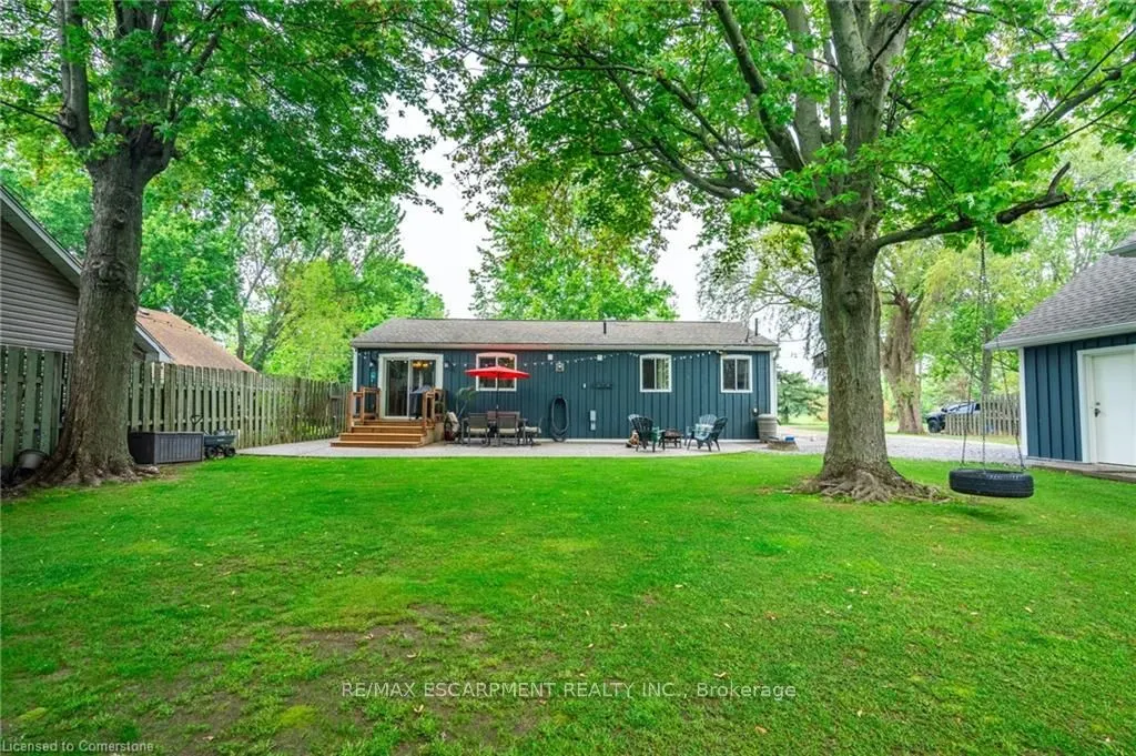 8 Beach Road
