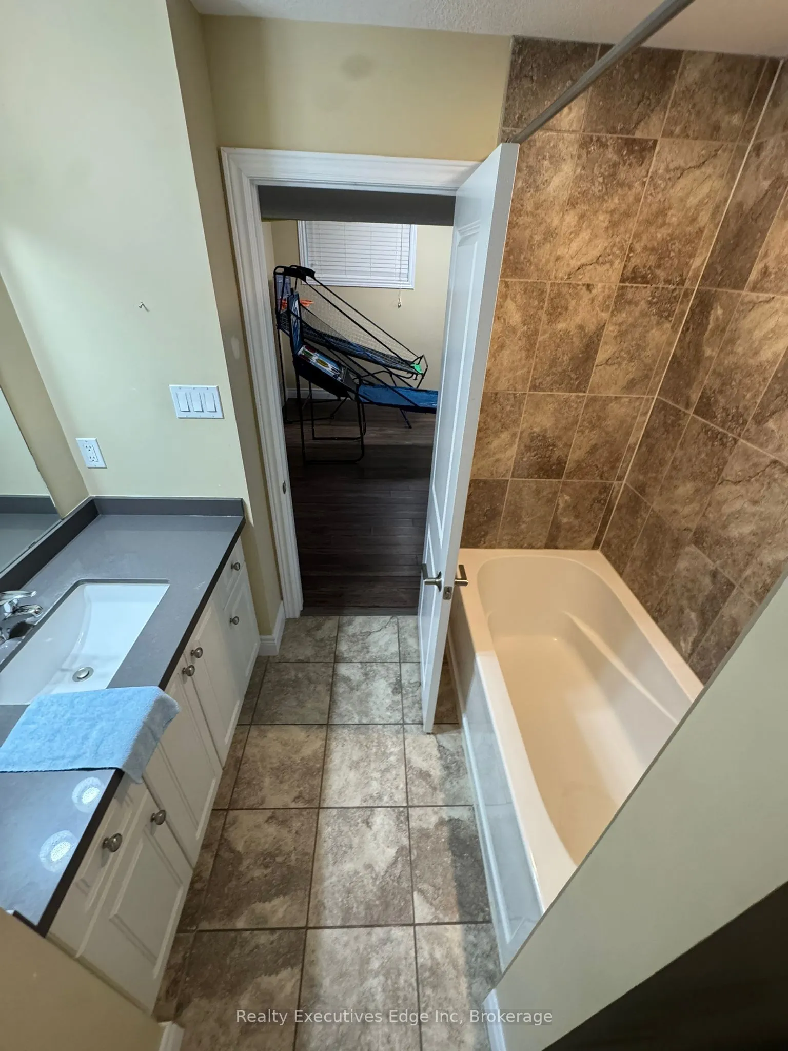 111 Dallan Drive, #LOWER UNIT