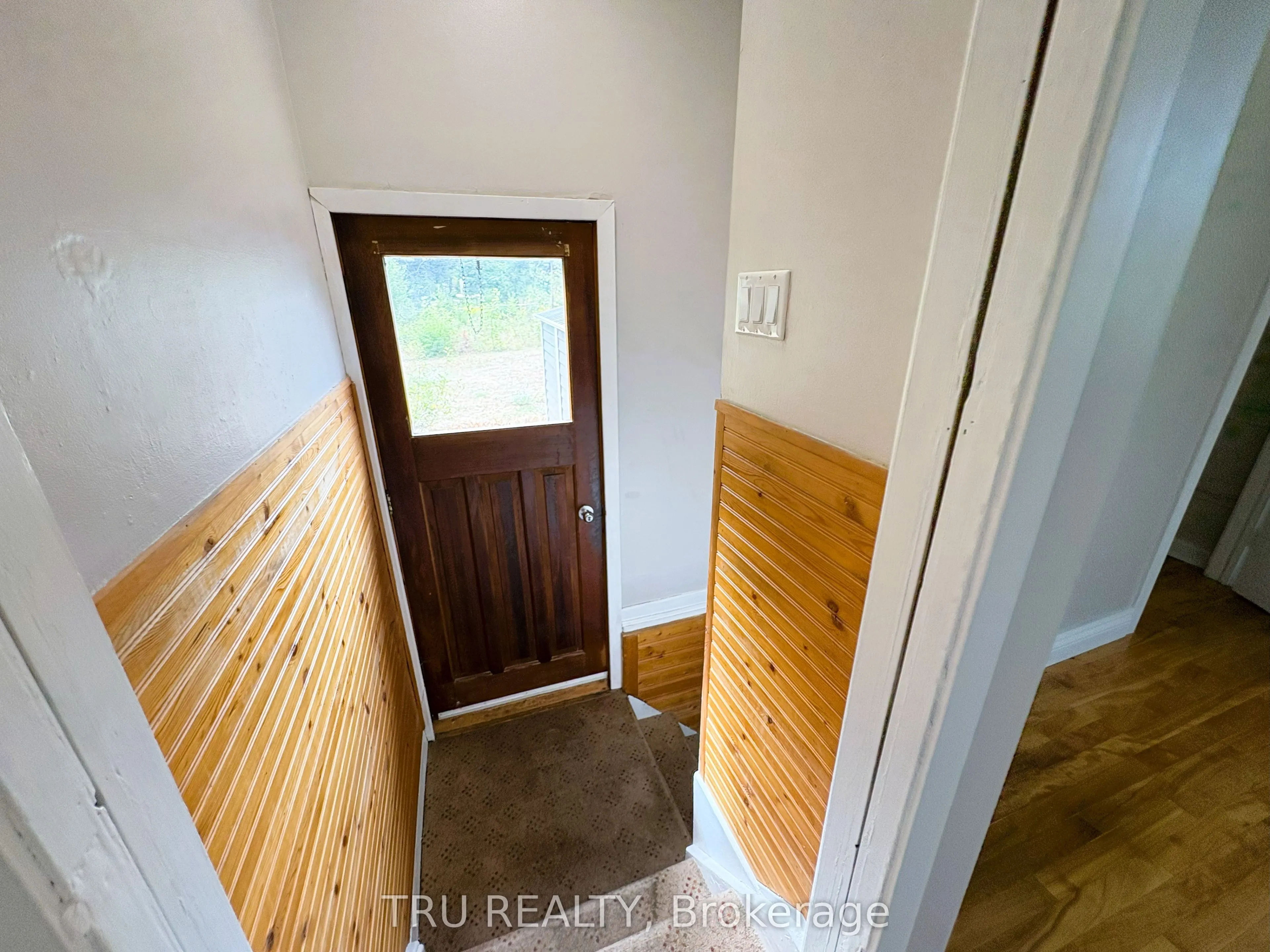 16 Sandy Avenue S