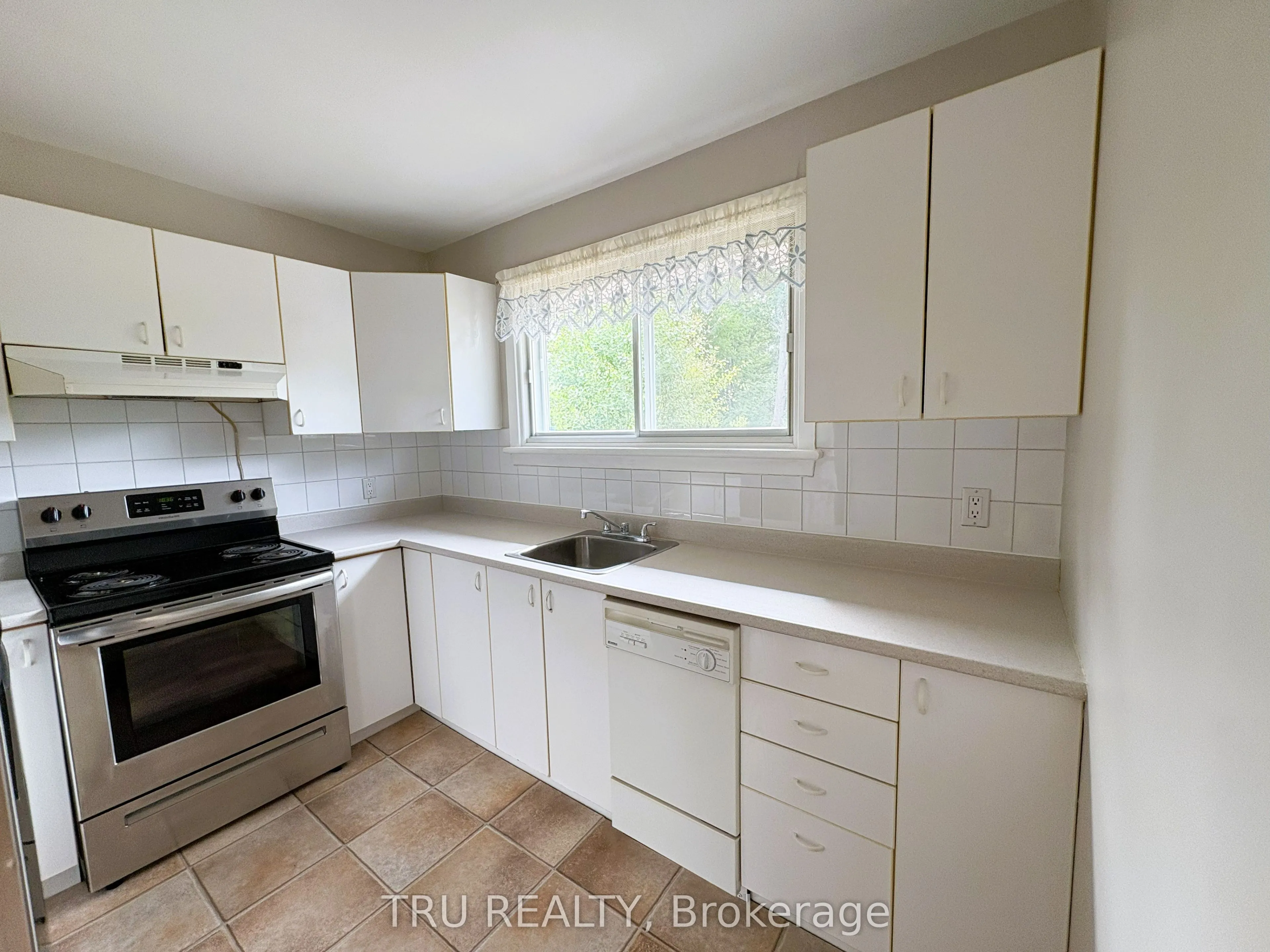 16 Sandy Avenue S