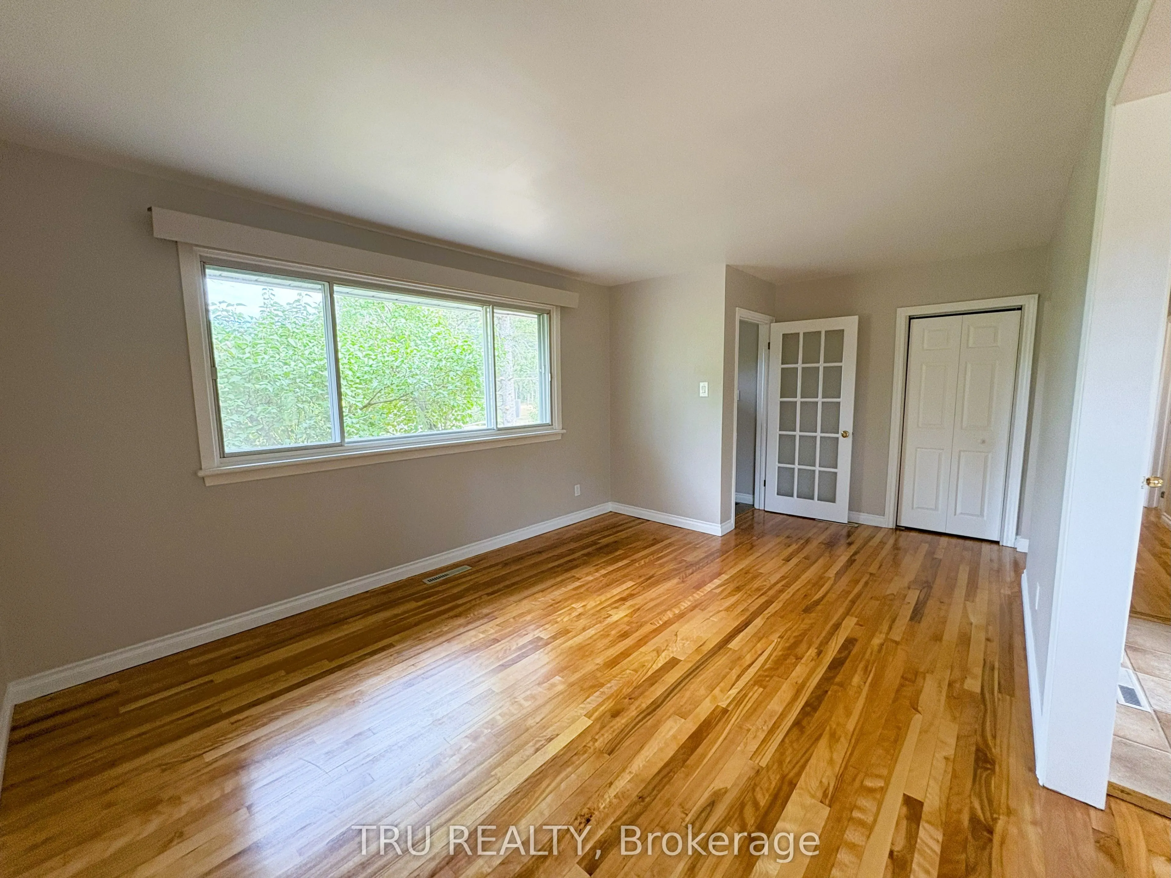 16 Sandy Avenue S