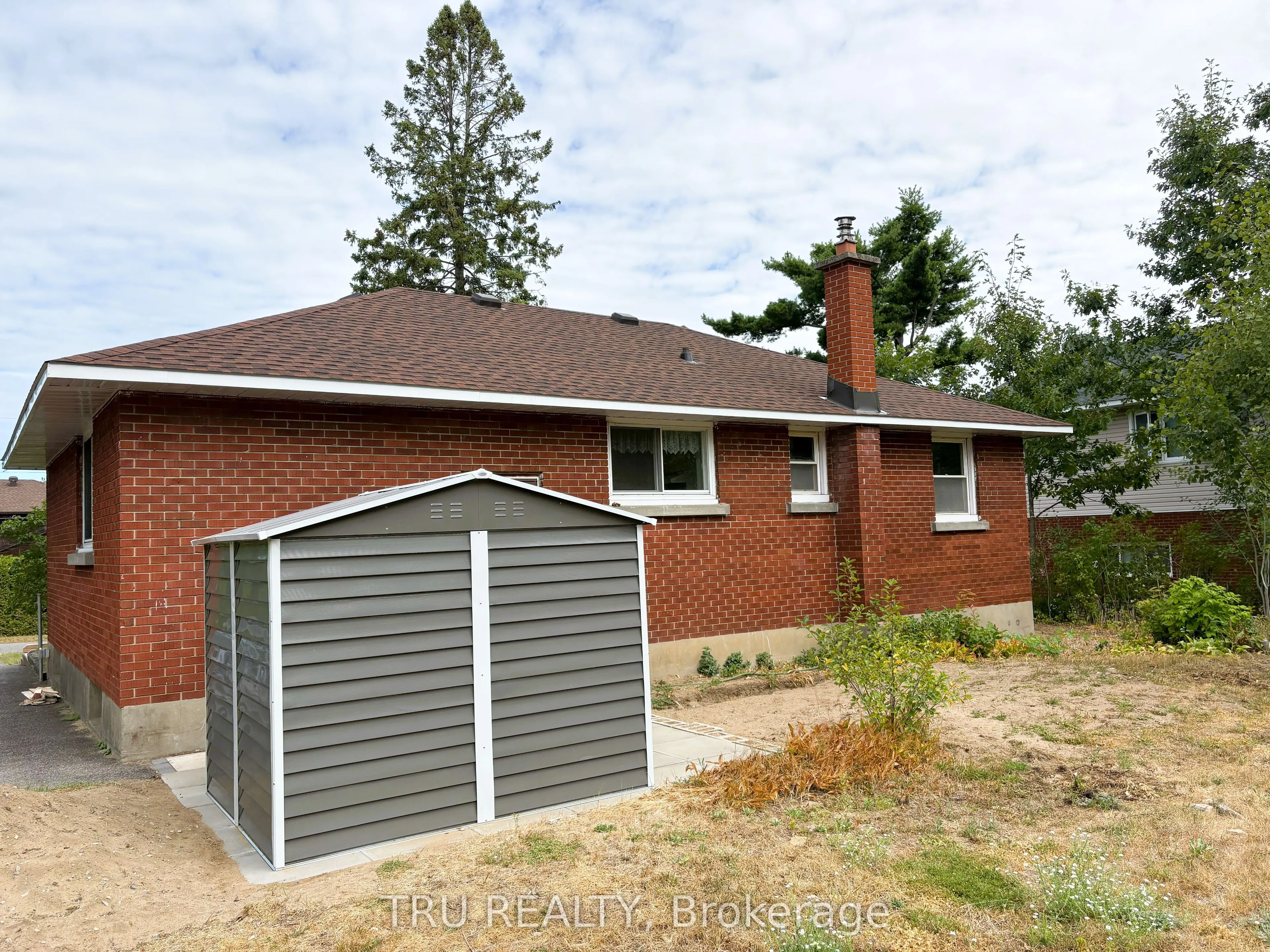 16 Sandy Avenue S