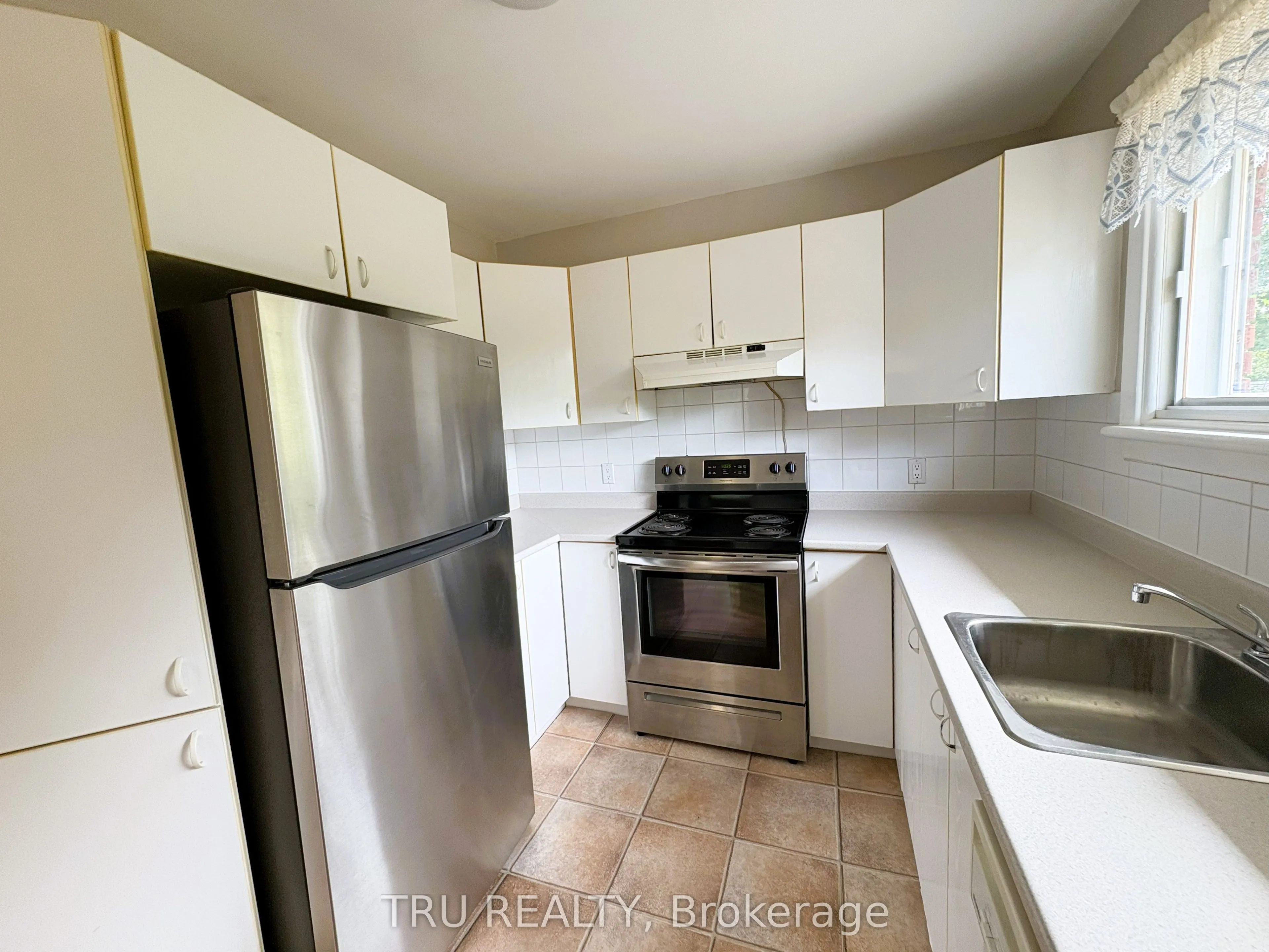 16 Sandy Avenue S