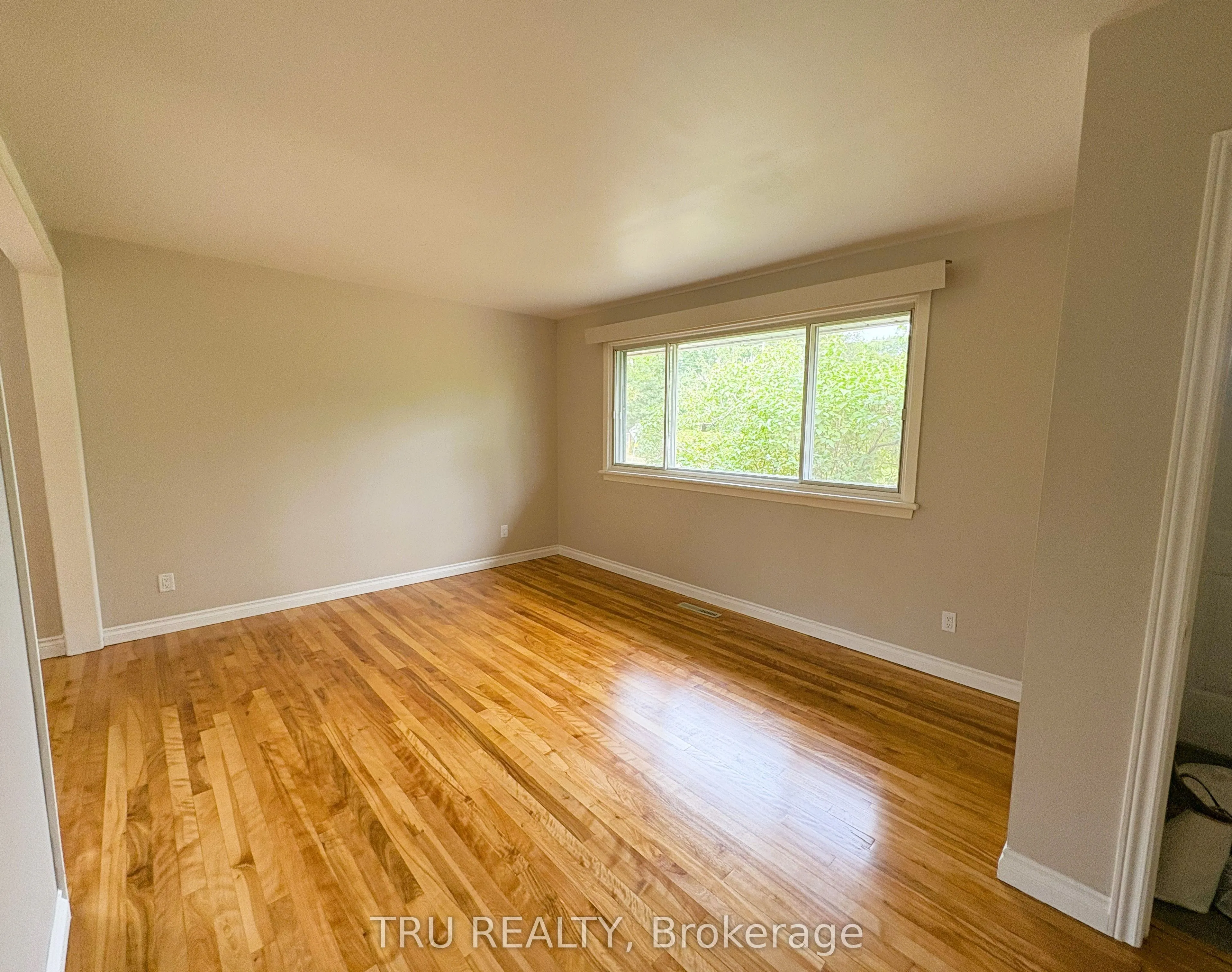 16 Sandy Avenue S