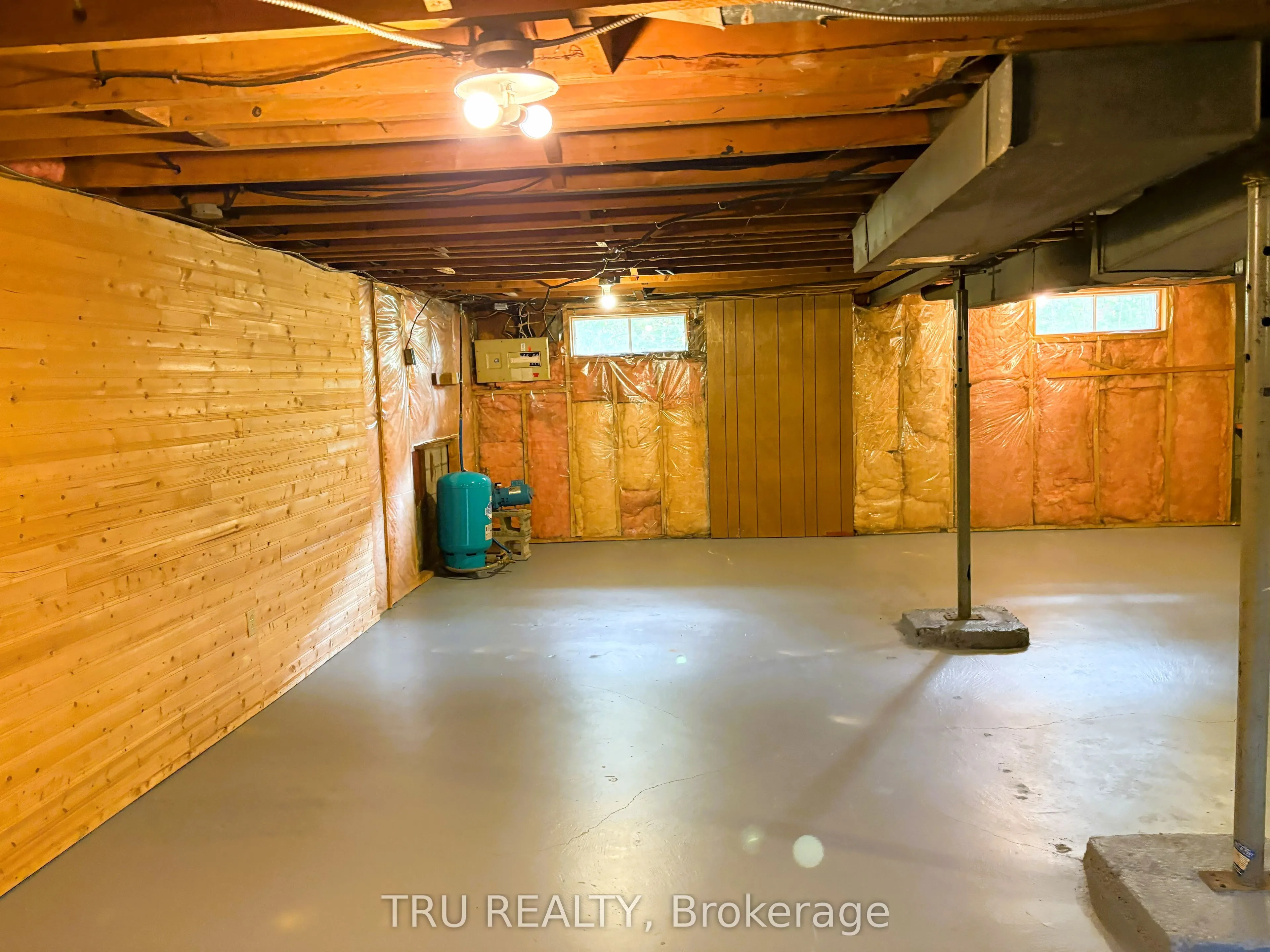 16 Sandy Avenue S