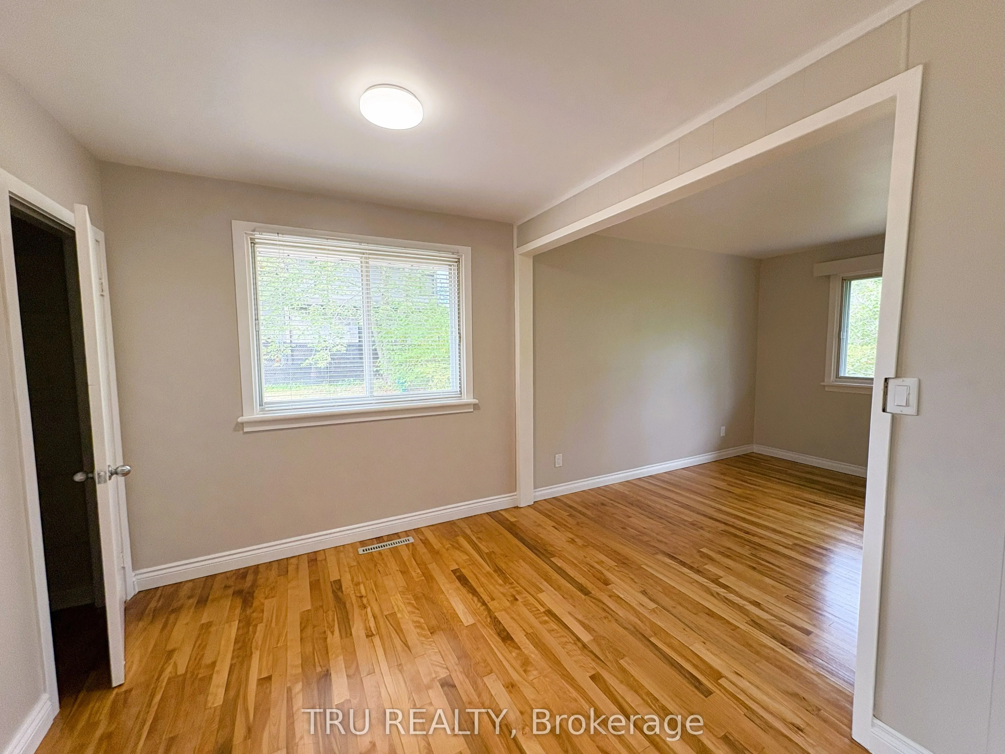 16 Sandy Avenue S