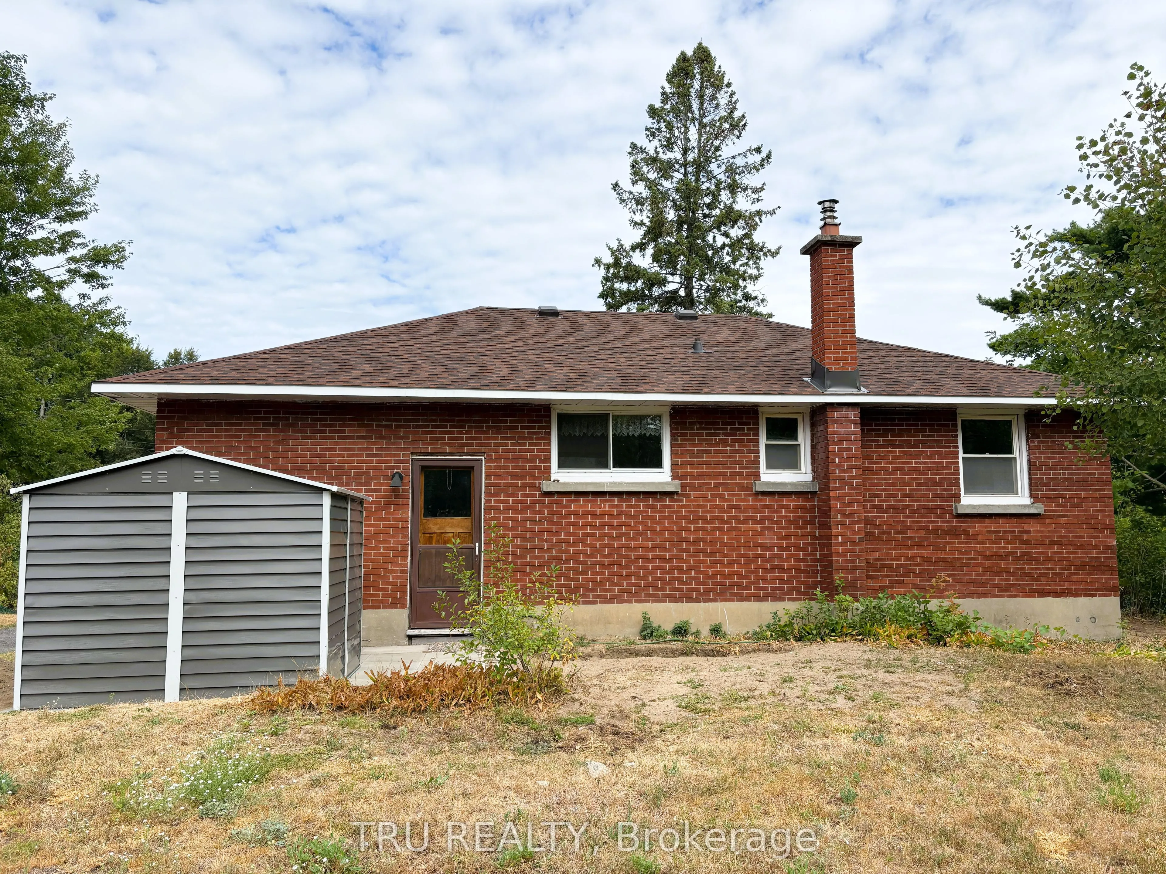 16 Sandy Avenue S